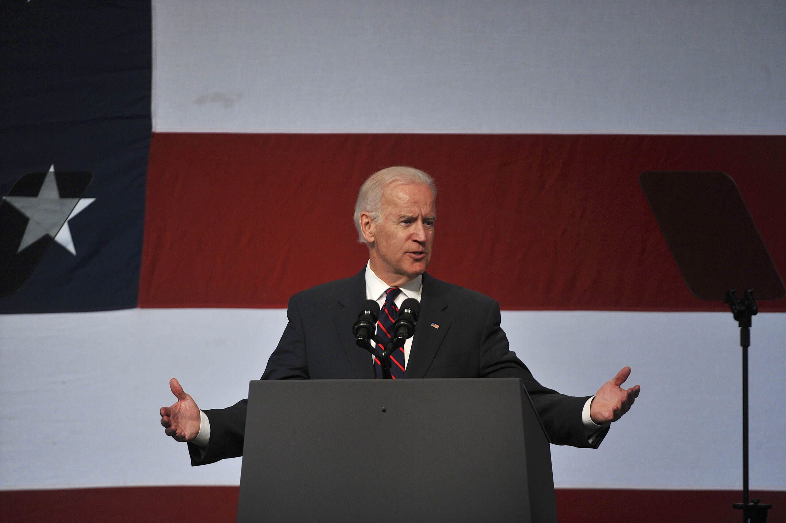 Joe Biden hires corporate lobbyist as chief of staff — again