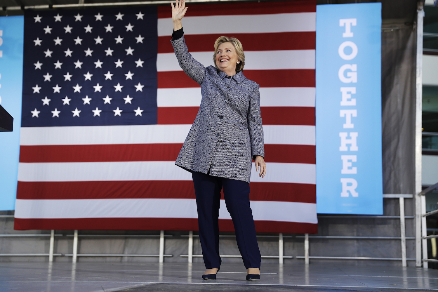 Poll: New Hampshire voters put Clinton in the lead after first debate