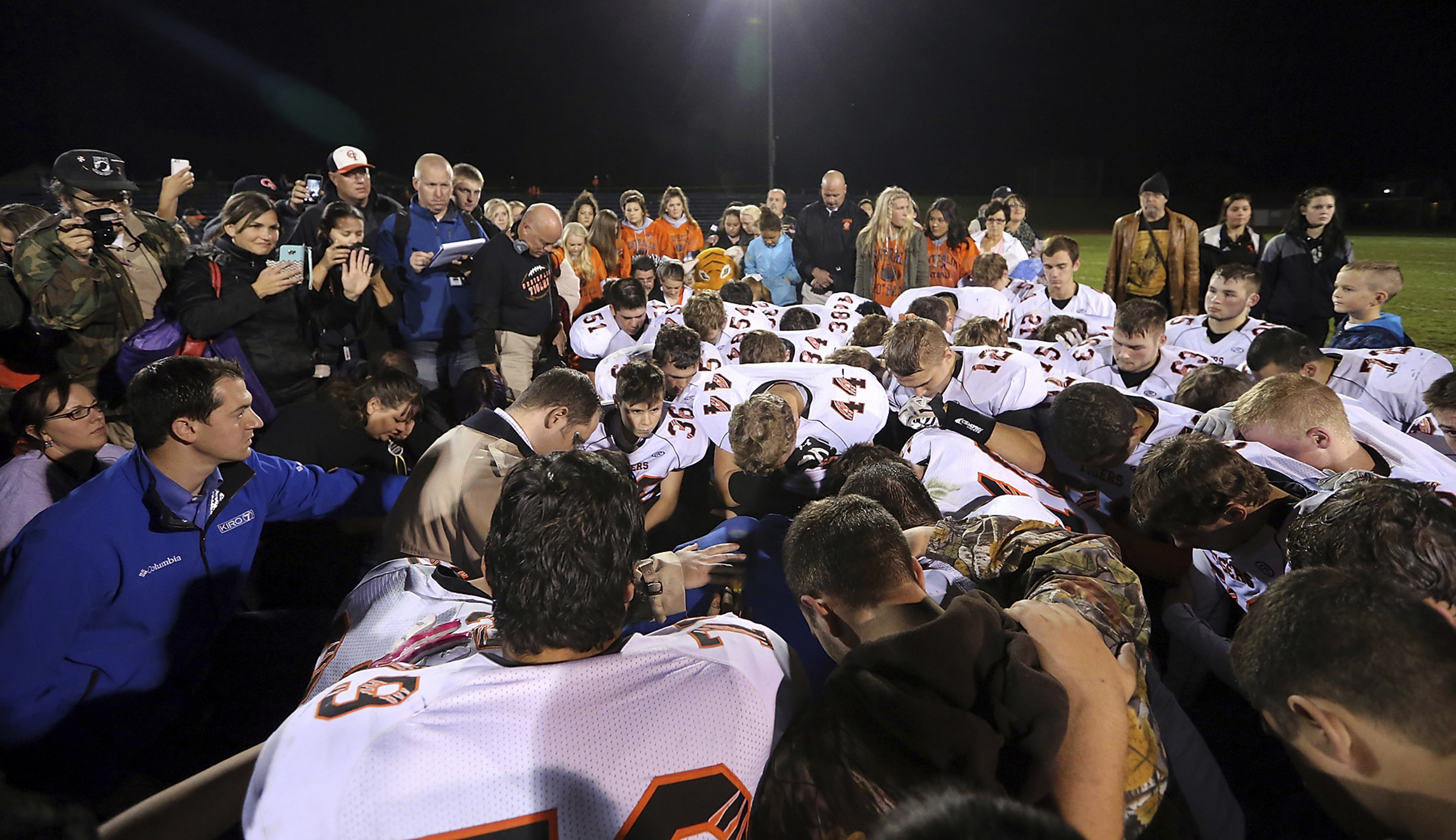 Appeals court rules against football coach suspended for kneeling in prayer after games