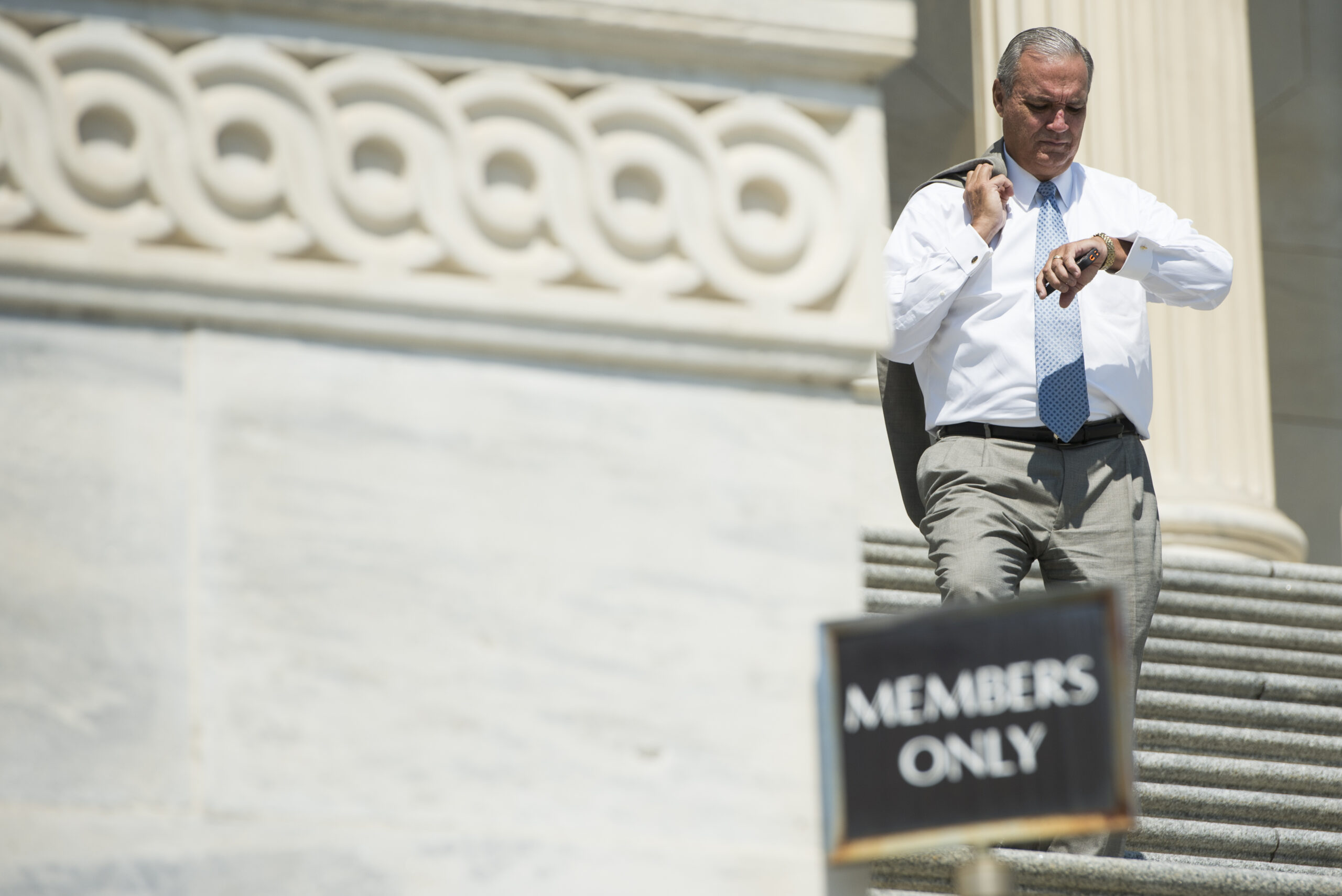 Bill would bar mega payouts for VA workers