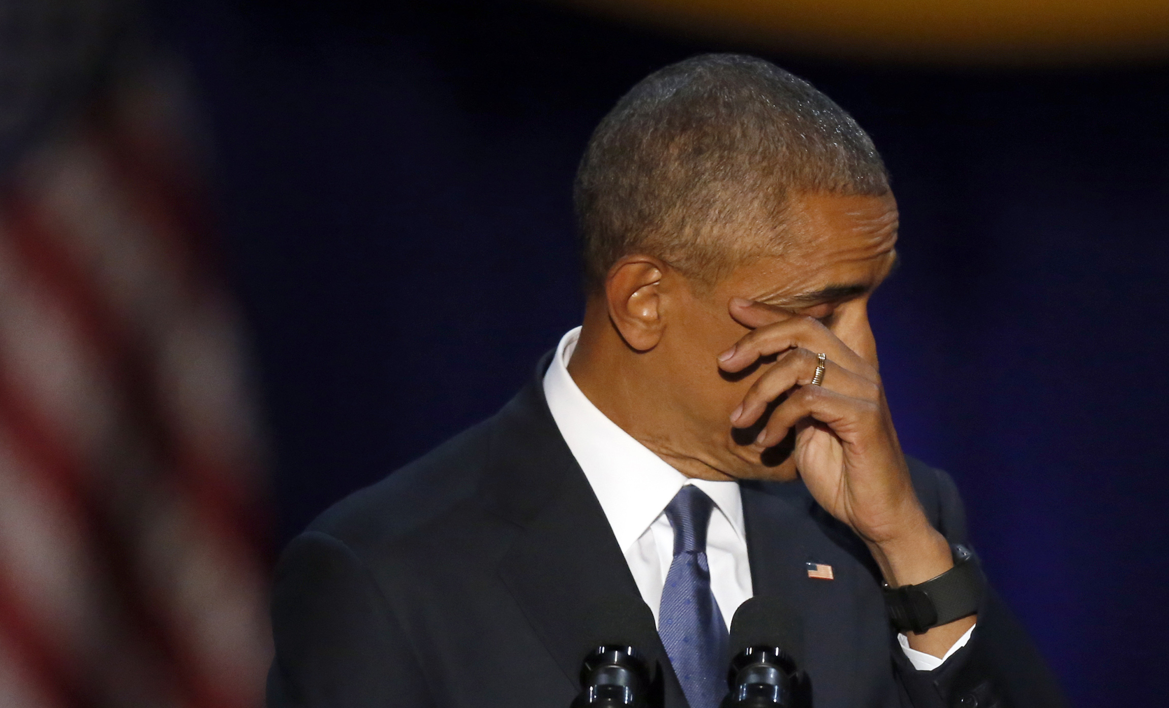 Obama tearfully honors his family in farewell address