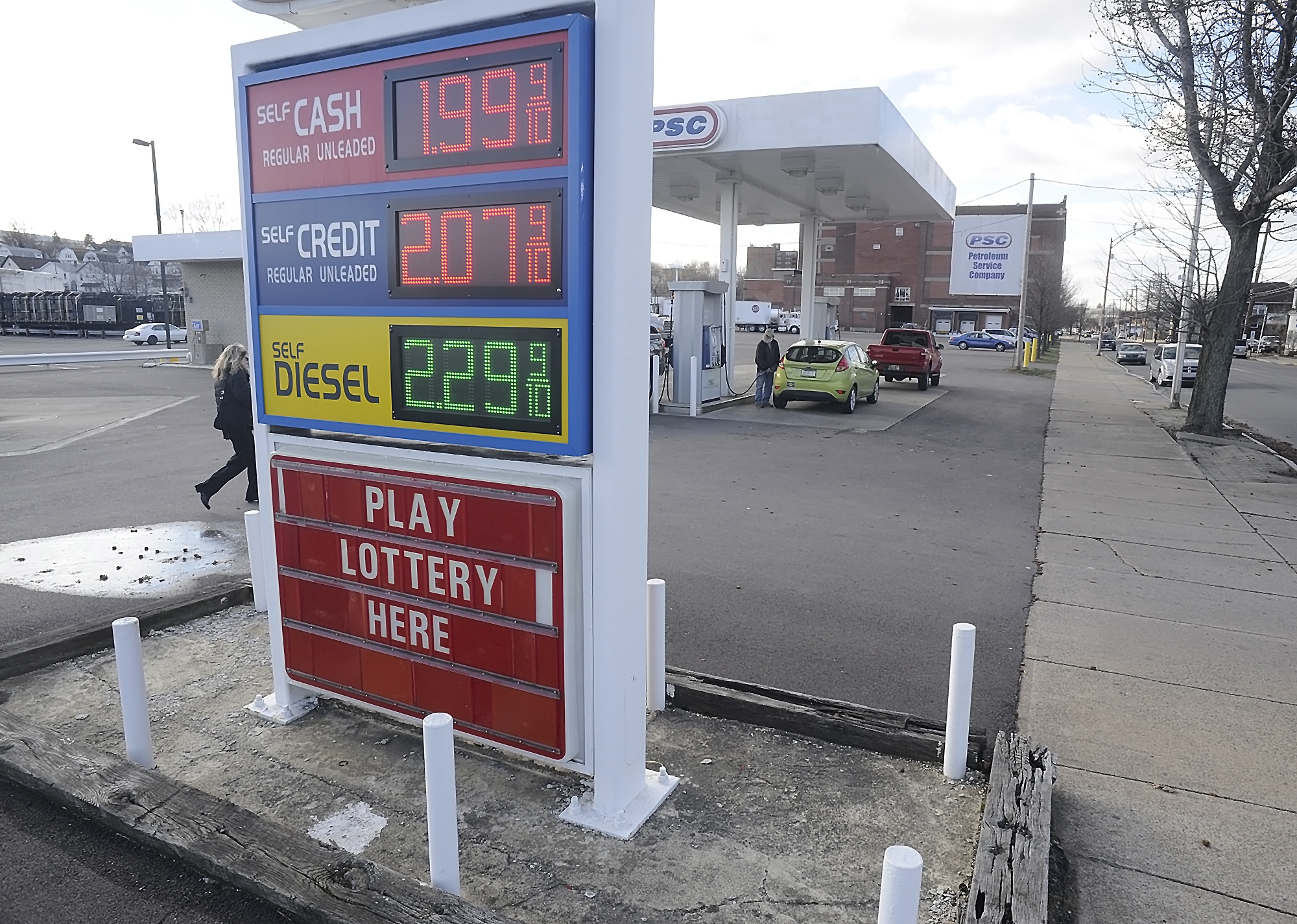 Gas dips below $2 per gallon for first time since 2009