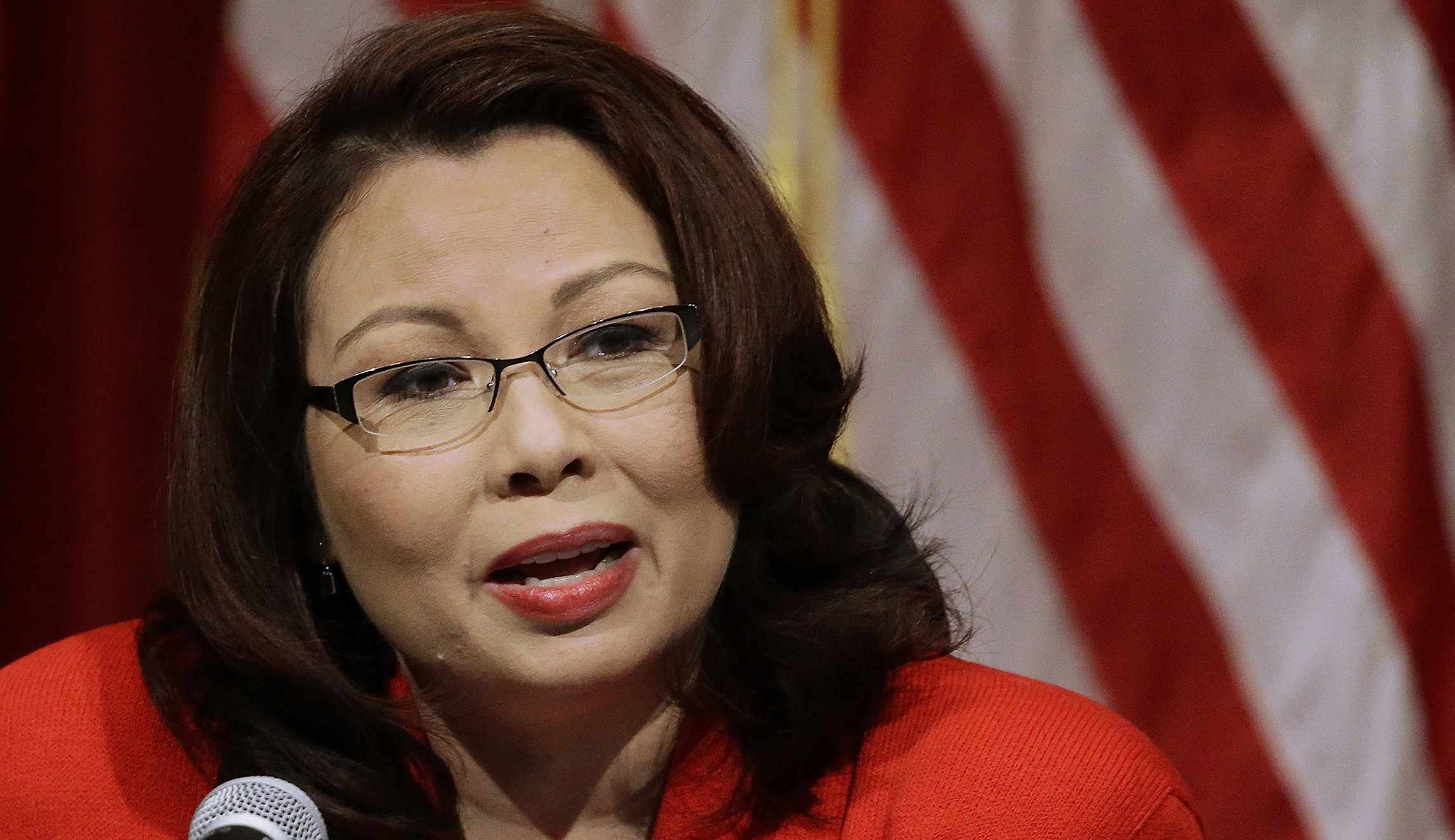 Tammy Duckworth calls for criminal probe for former Trump adviser Carl Icahn