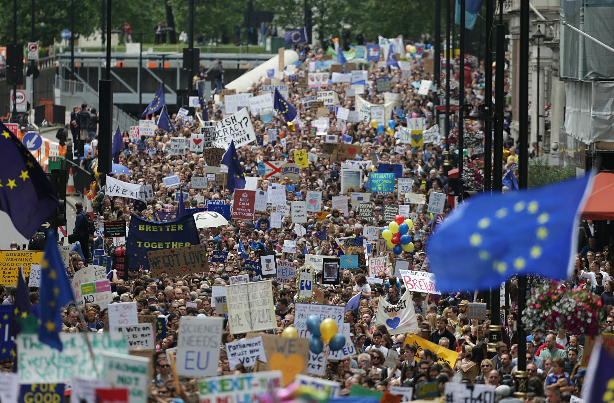 Thousands protest Brexit vote in U.K.