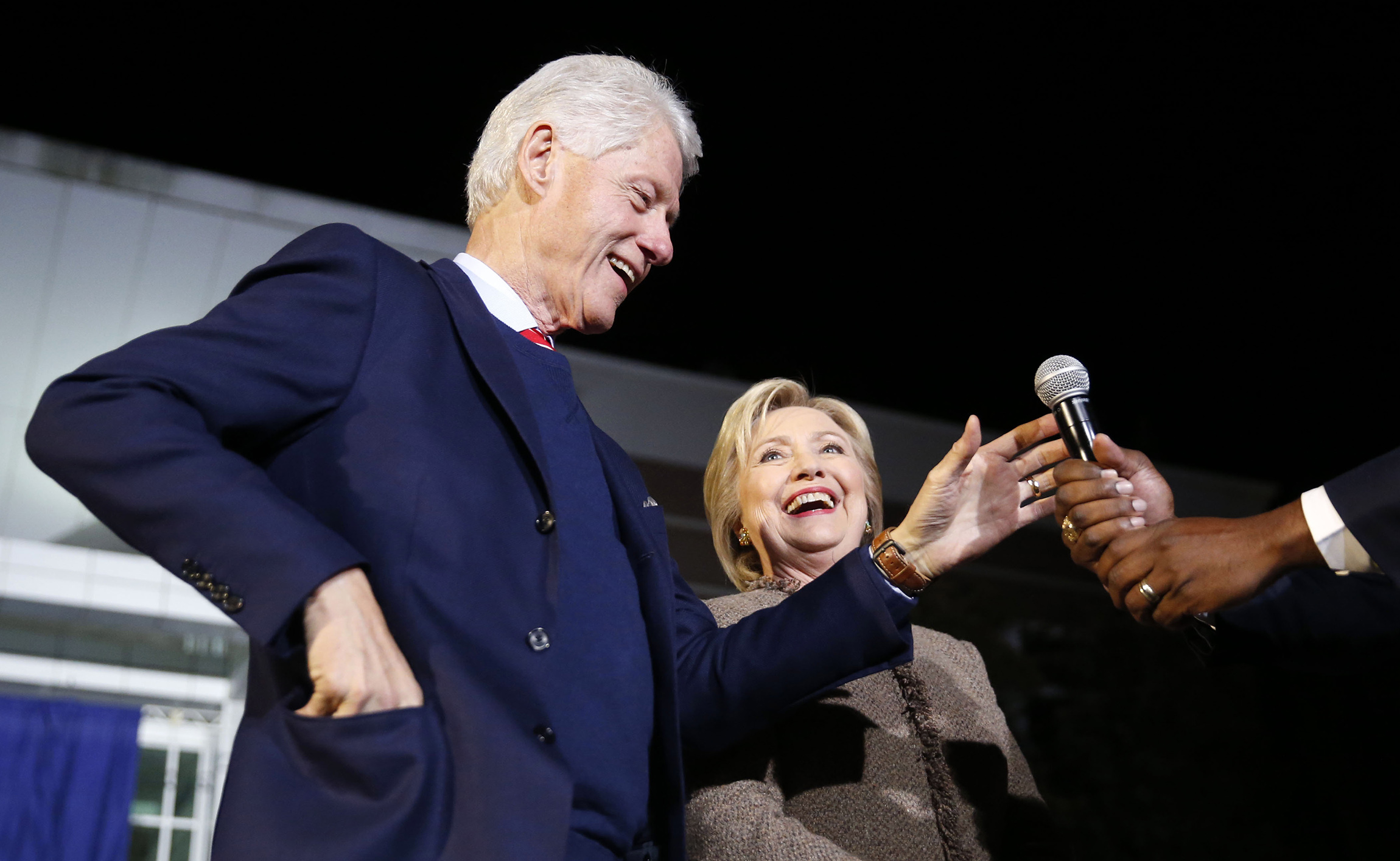Bill Clinton to campaign while Hillary recovers