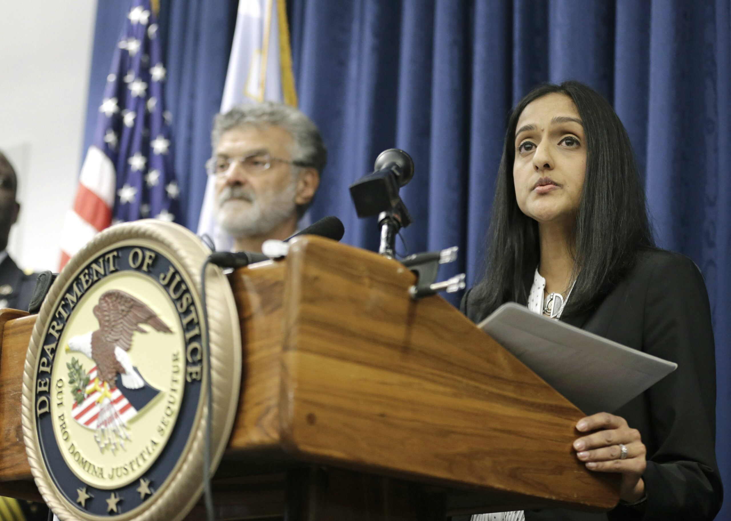 White House moves to tamp down anti-Muslim backlash