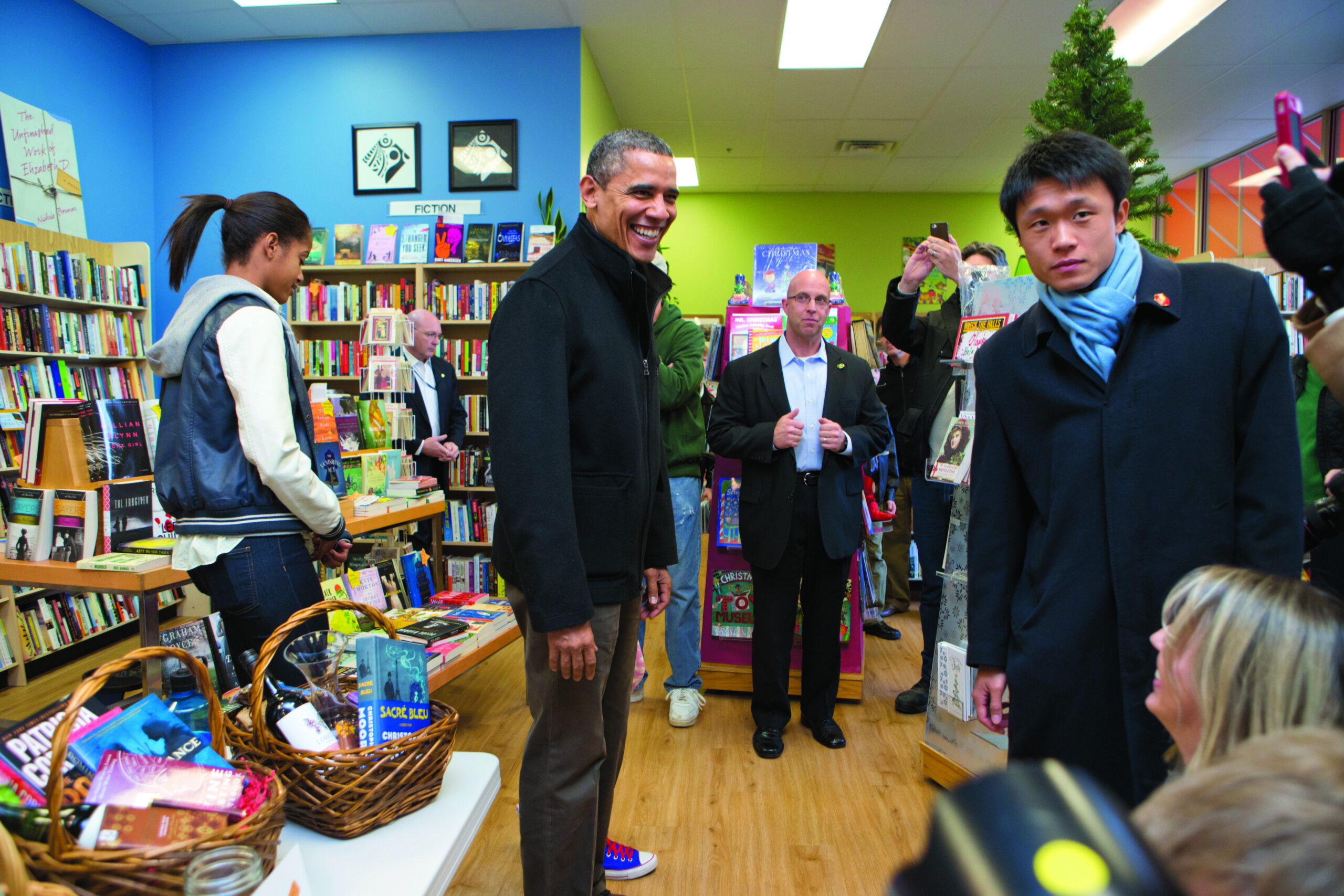 Obama buys books to promote independent shops