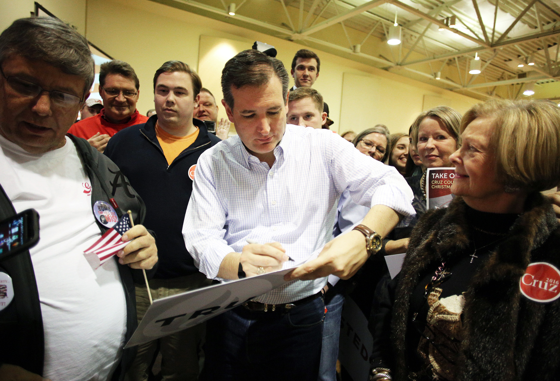 Poll: Cruz hits 40 percent in Iowa, tops Trump