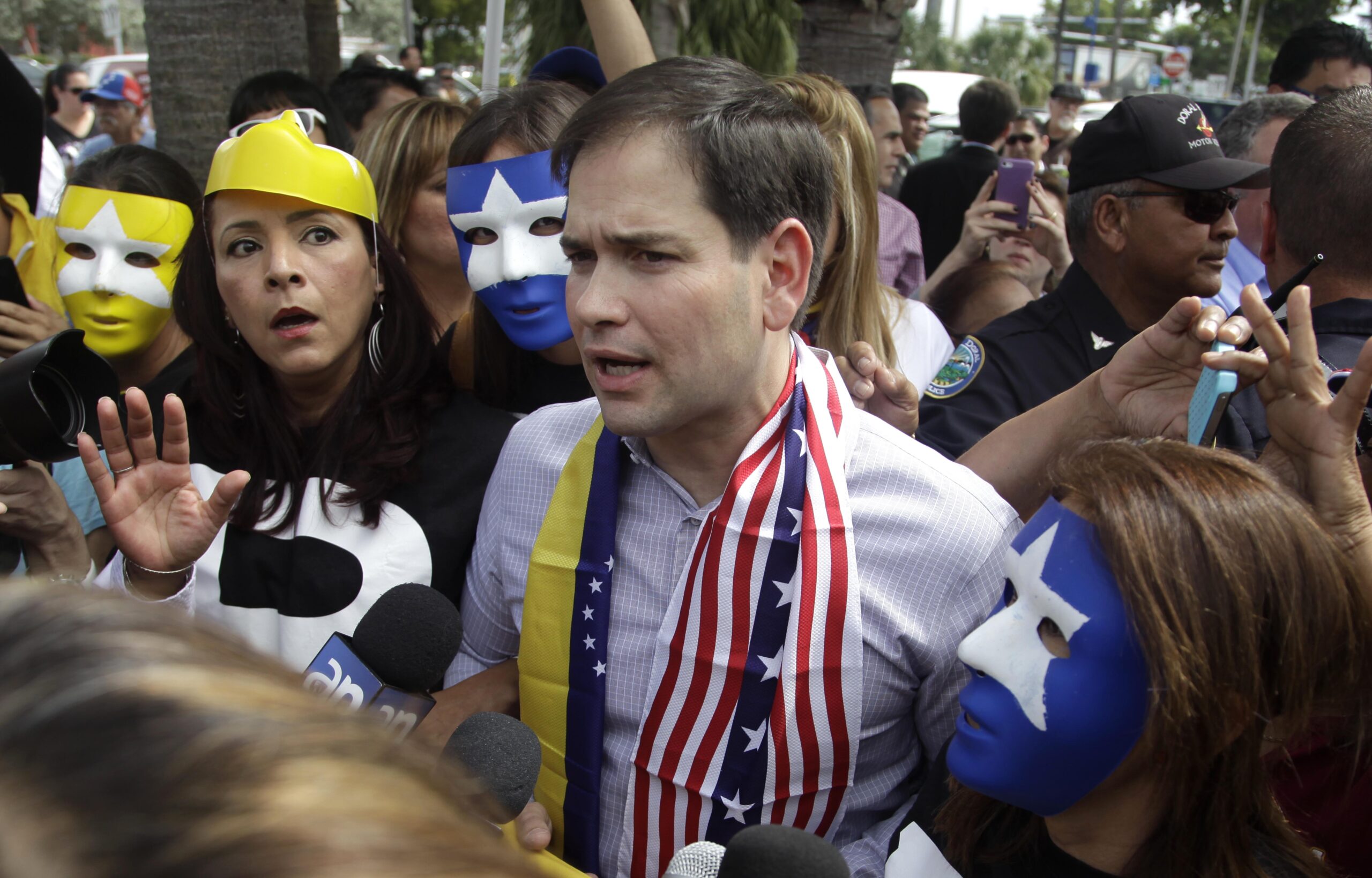 US imposes travel ban on some Venezuelan officials