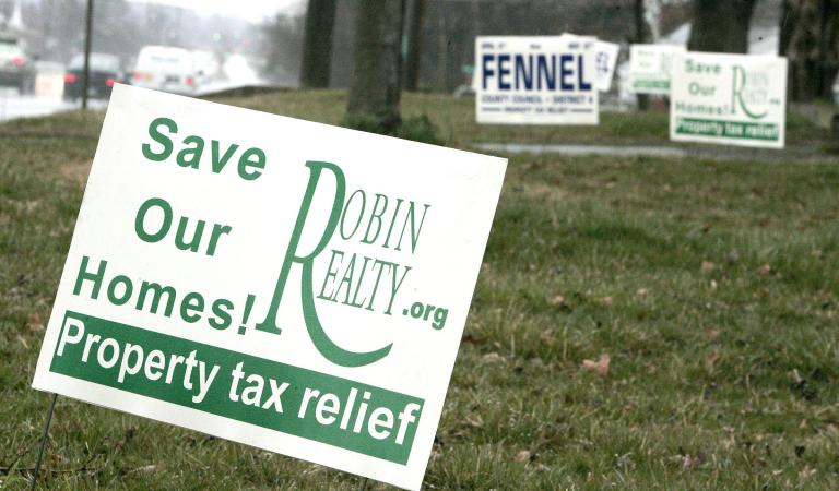 Fairfax County to clear yard signs from highway medians