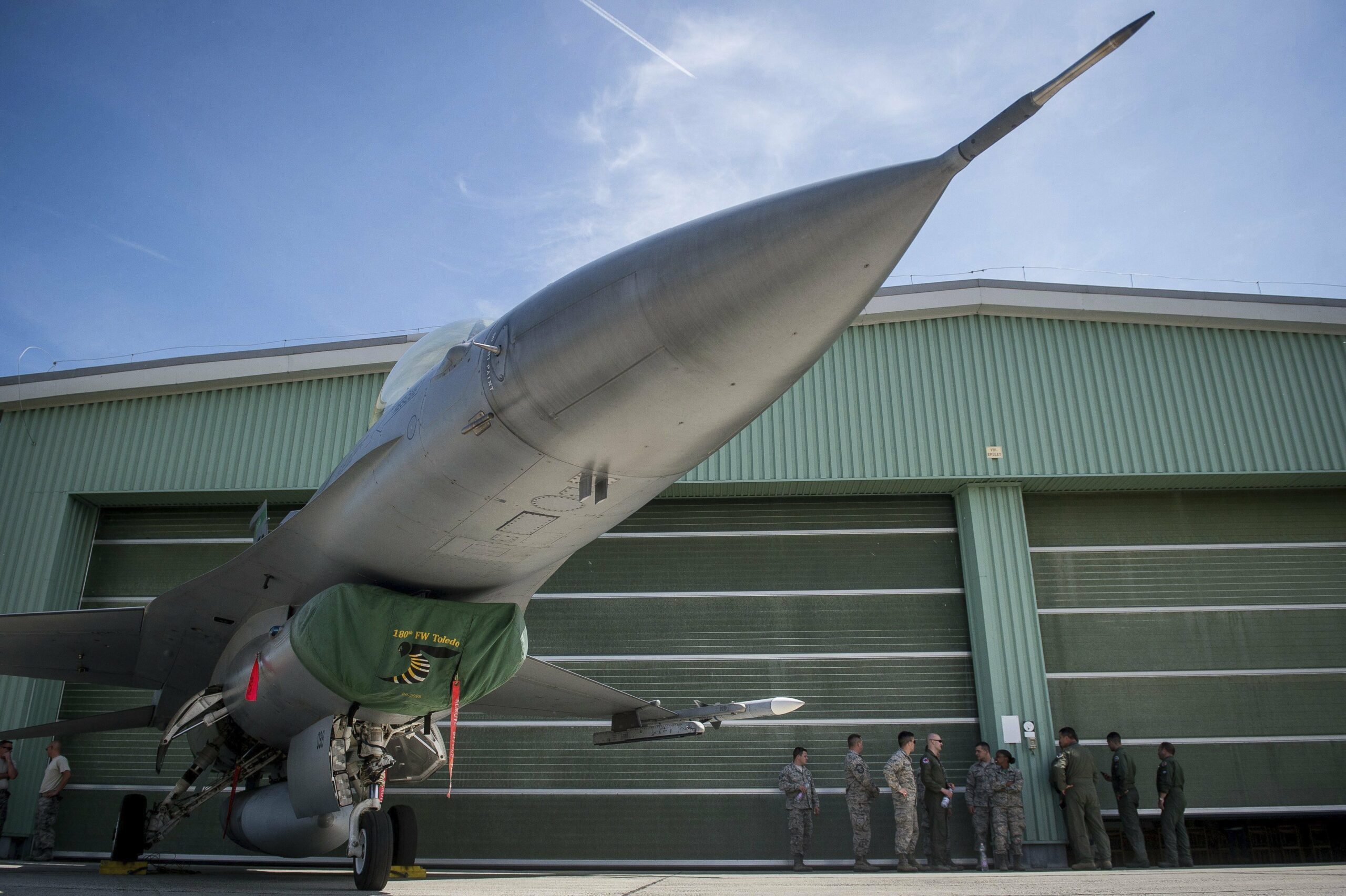 F-16 crashes after takeoff during training flight in Houston