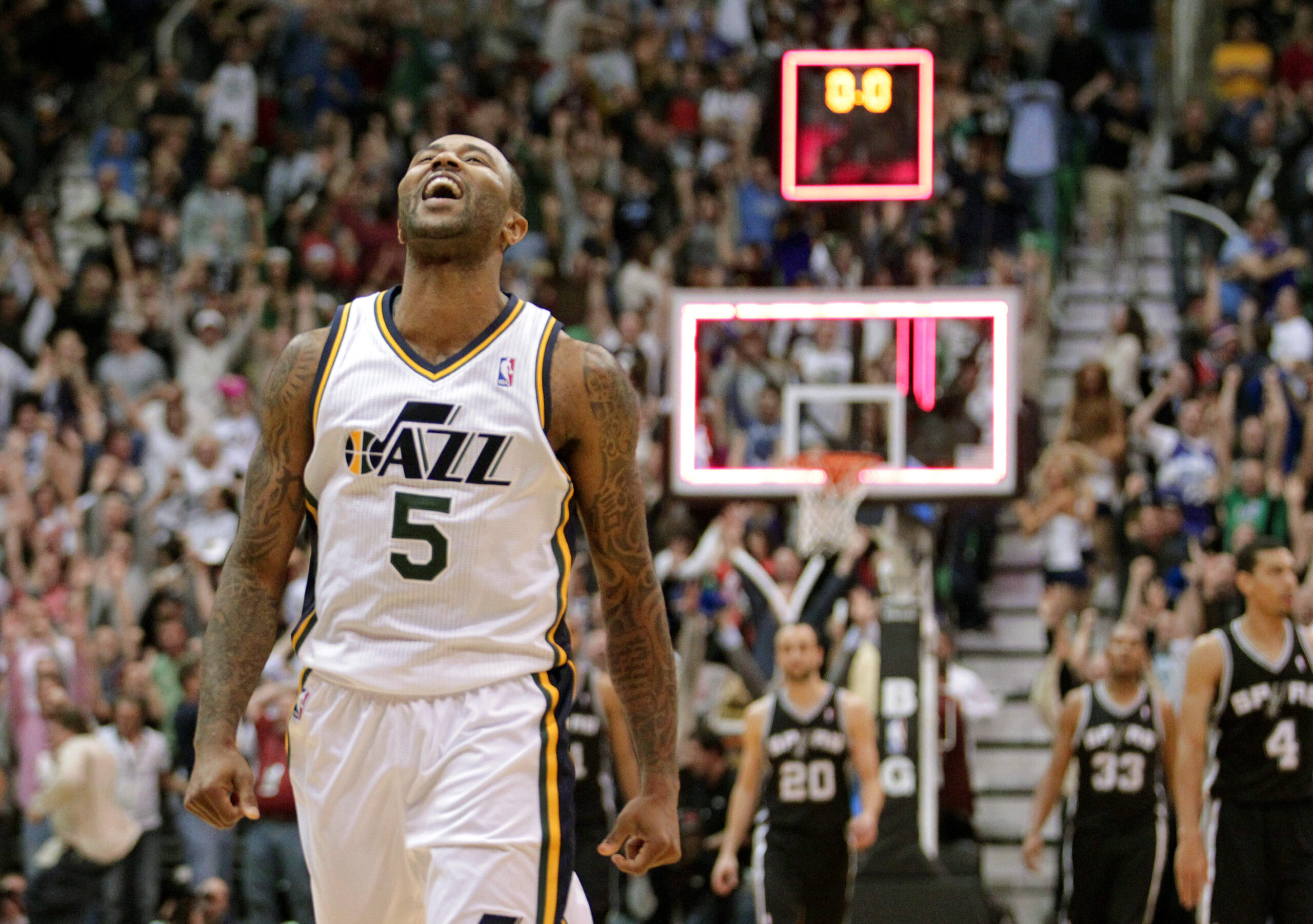 Williams’ 3 at buzzer lifts Jazz over Spurs 99-96