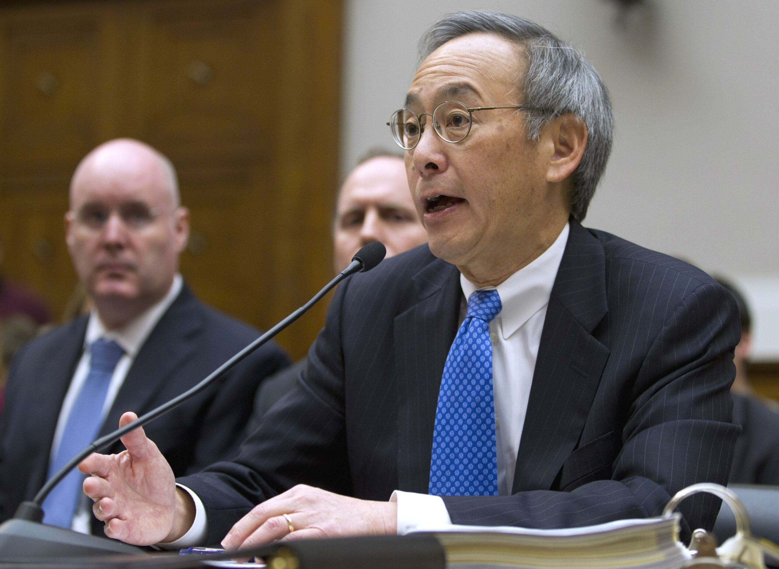 Chu defends deal, takes blame for Solyndra
