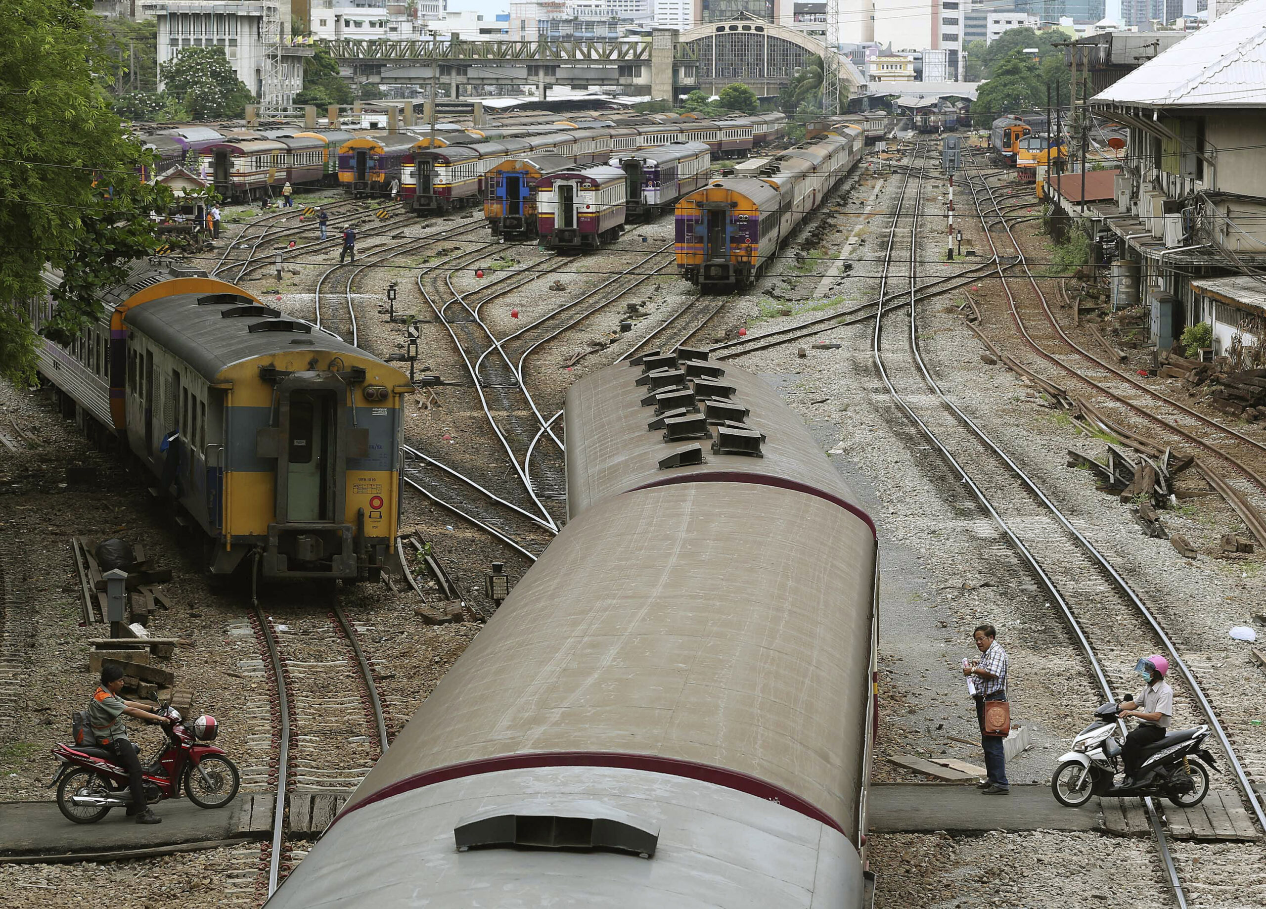 Thai junta sets plan for fast rail links to China