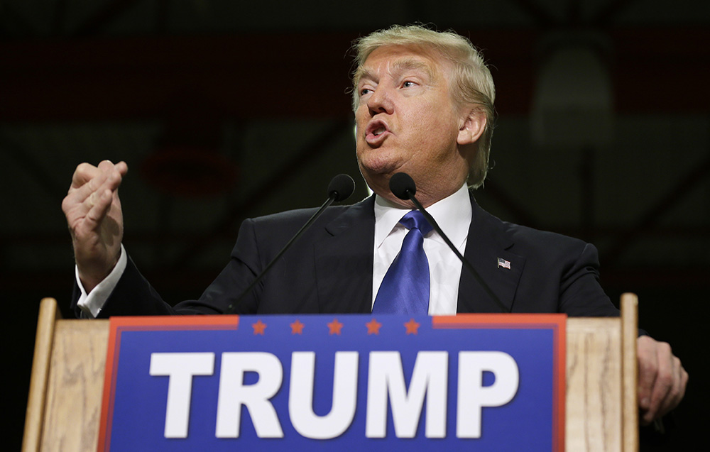 Trump surges to Iowa lead, Clinton edges out Sanders in final pre-caucus poll