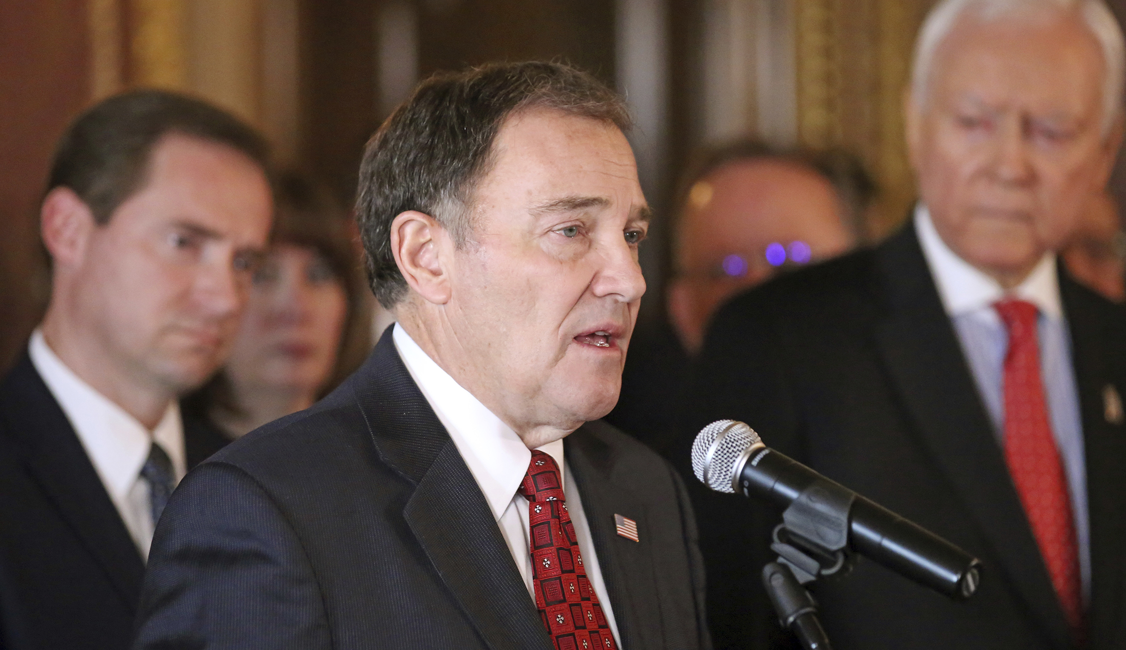 Republican governor: There should be a federal mandate to ‘listen and respect’ states