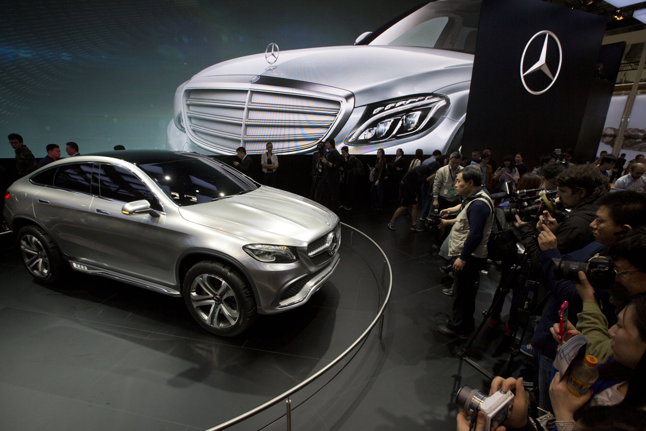 China probes automakers, technology firms