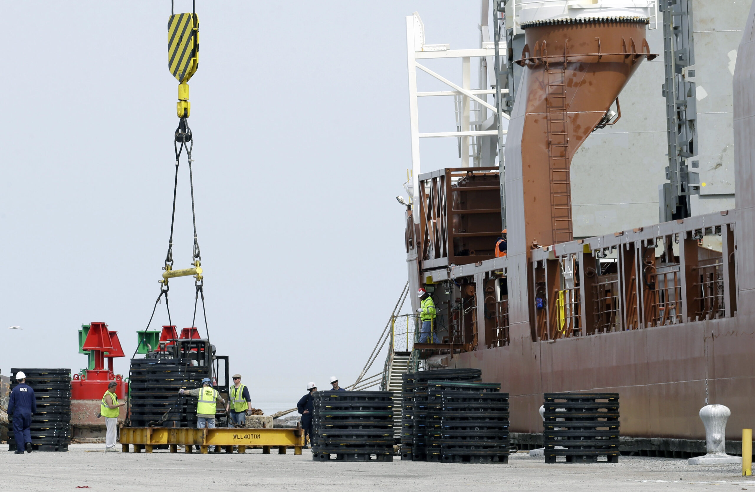 US current account deficit jumps from 14-year low