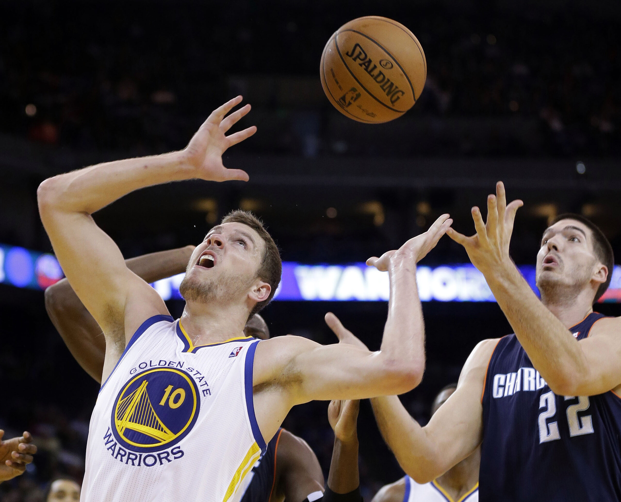 Lee’s triple-double paces Warriors past Bobcats