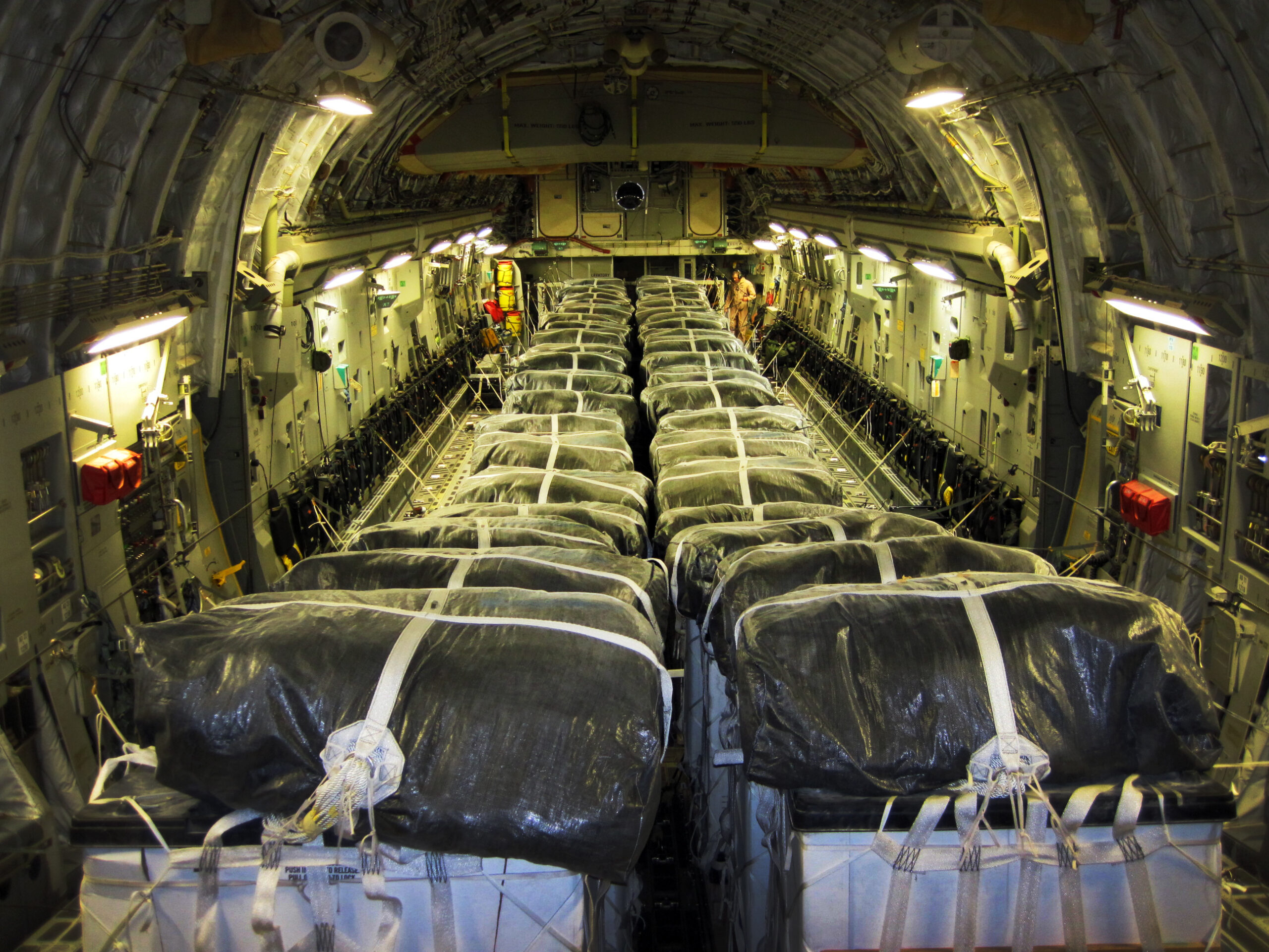 US bombs militants in Iraq as crisis worsens