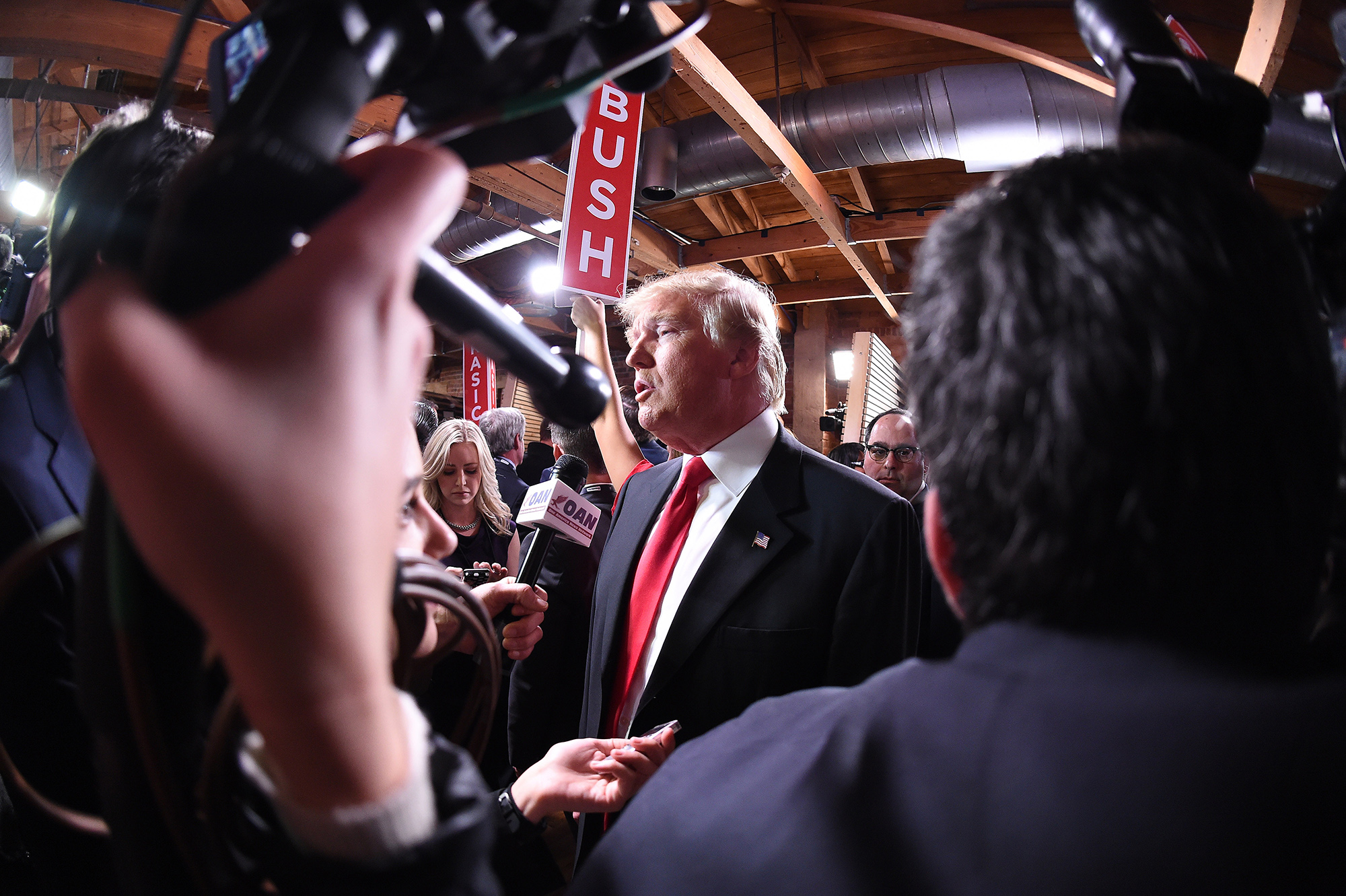 Trump escalates attacks on Bush family