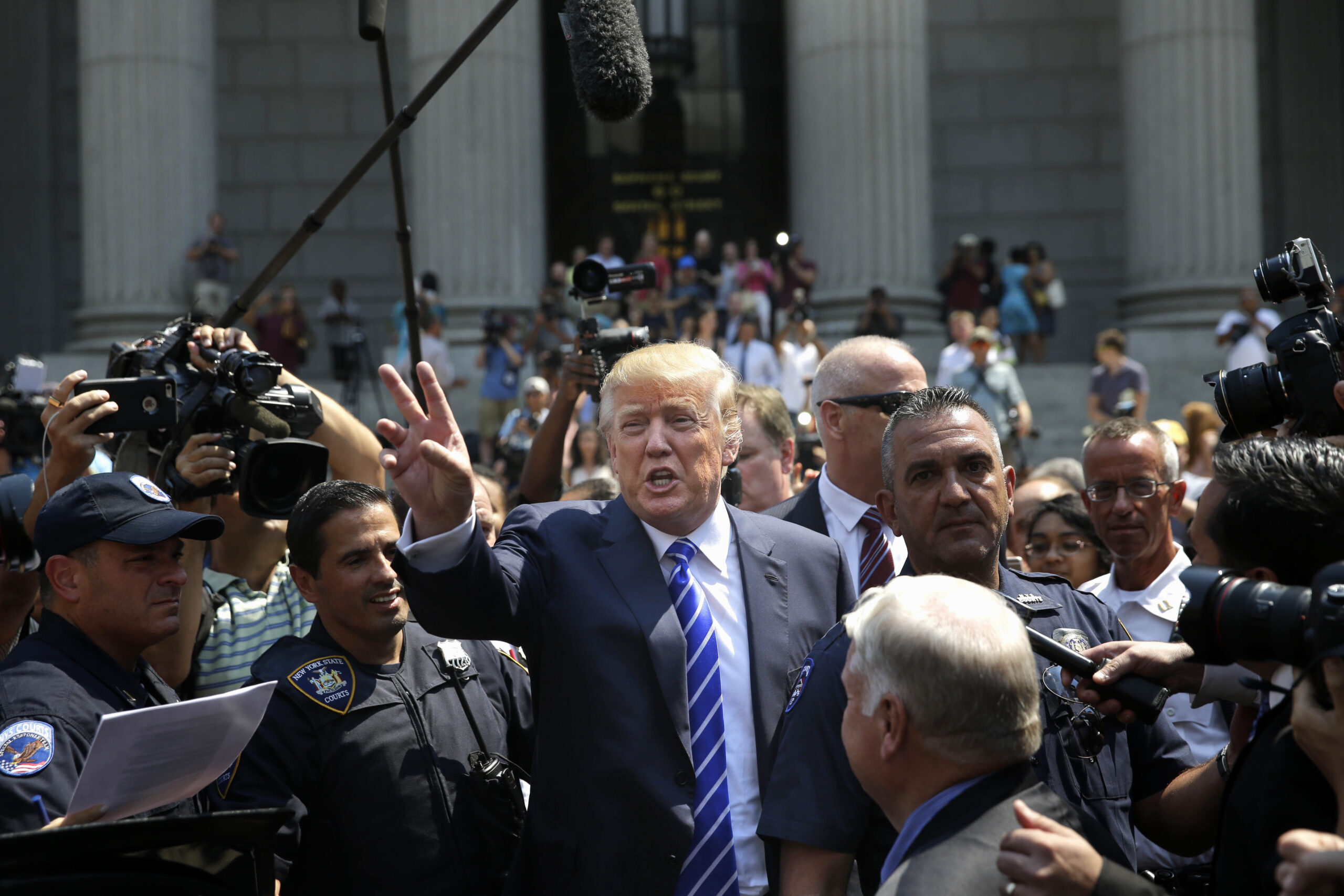 MSNBC knocks Huffington Post over Trump blackout