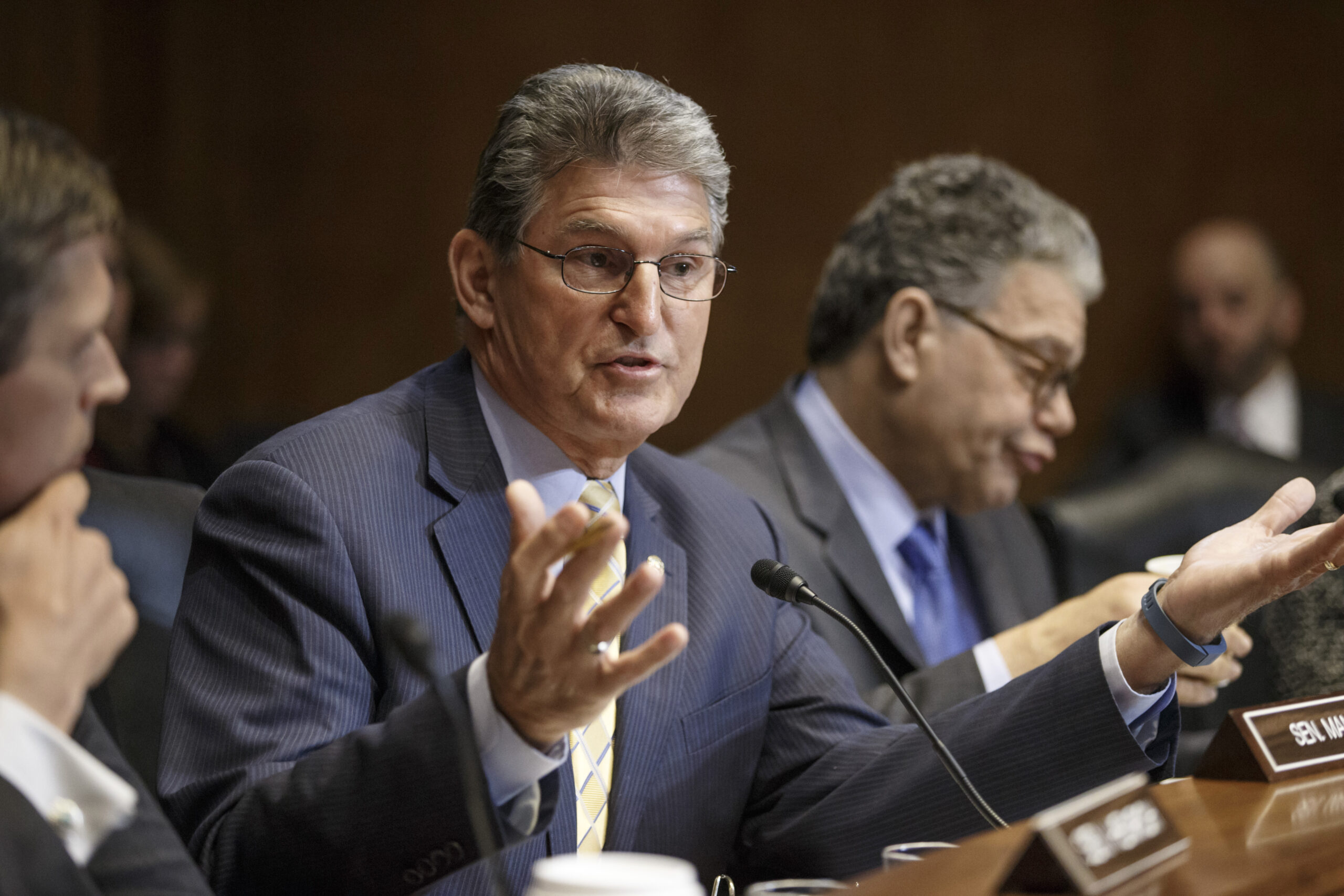 Senators introduce bill to slam FDA on painkiller approvals