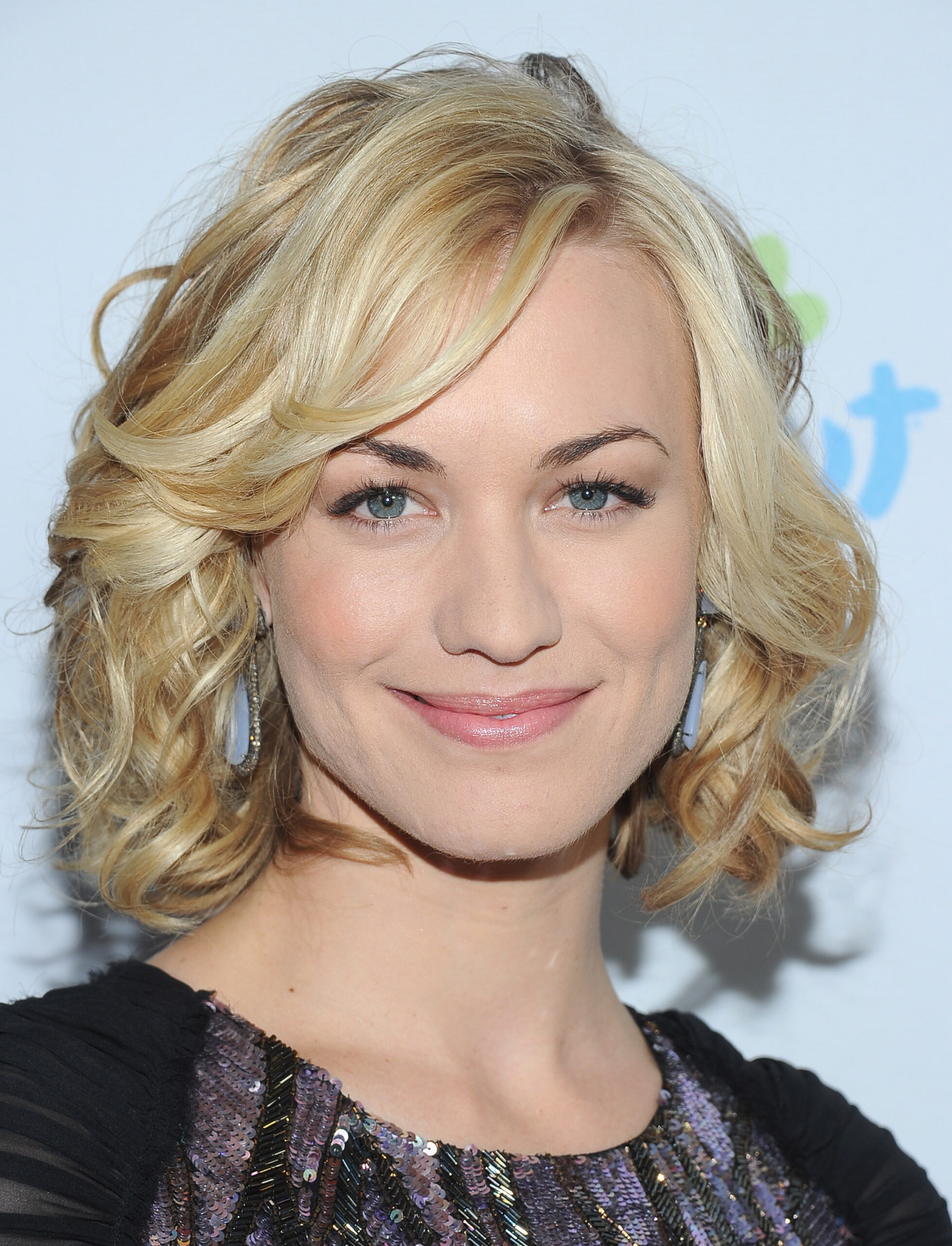‘Dexter’ star Yvonne Strahovski moves to the stage