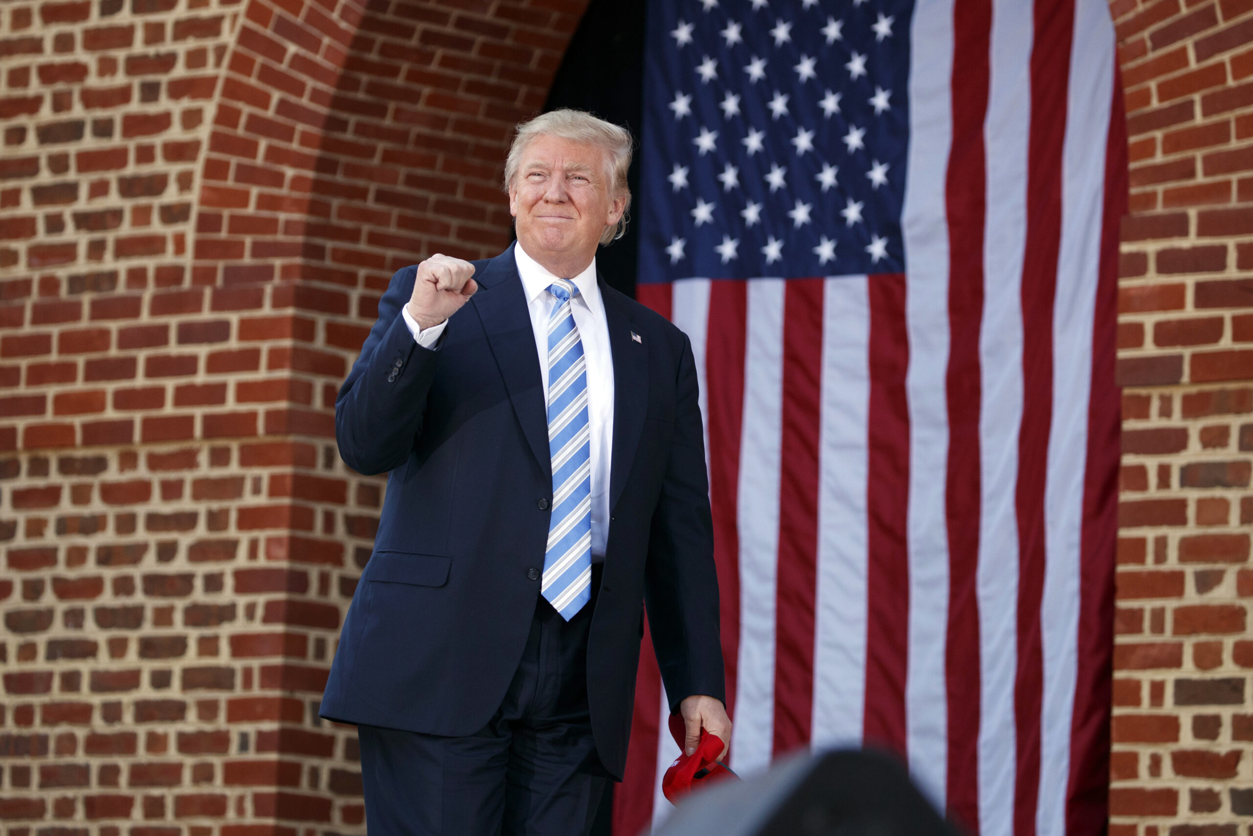 Twitter trips Trump, reneges on $5M deal, emoji denial of service