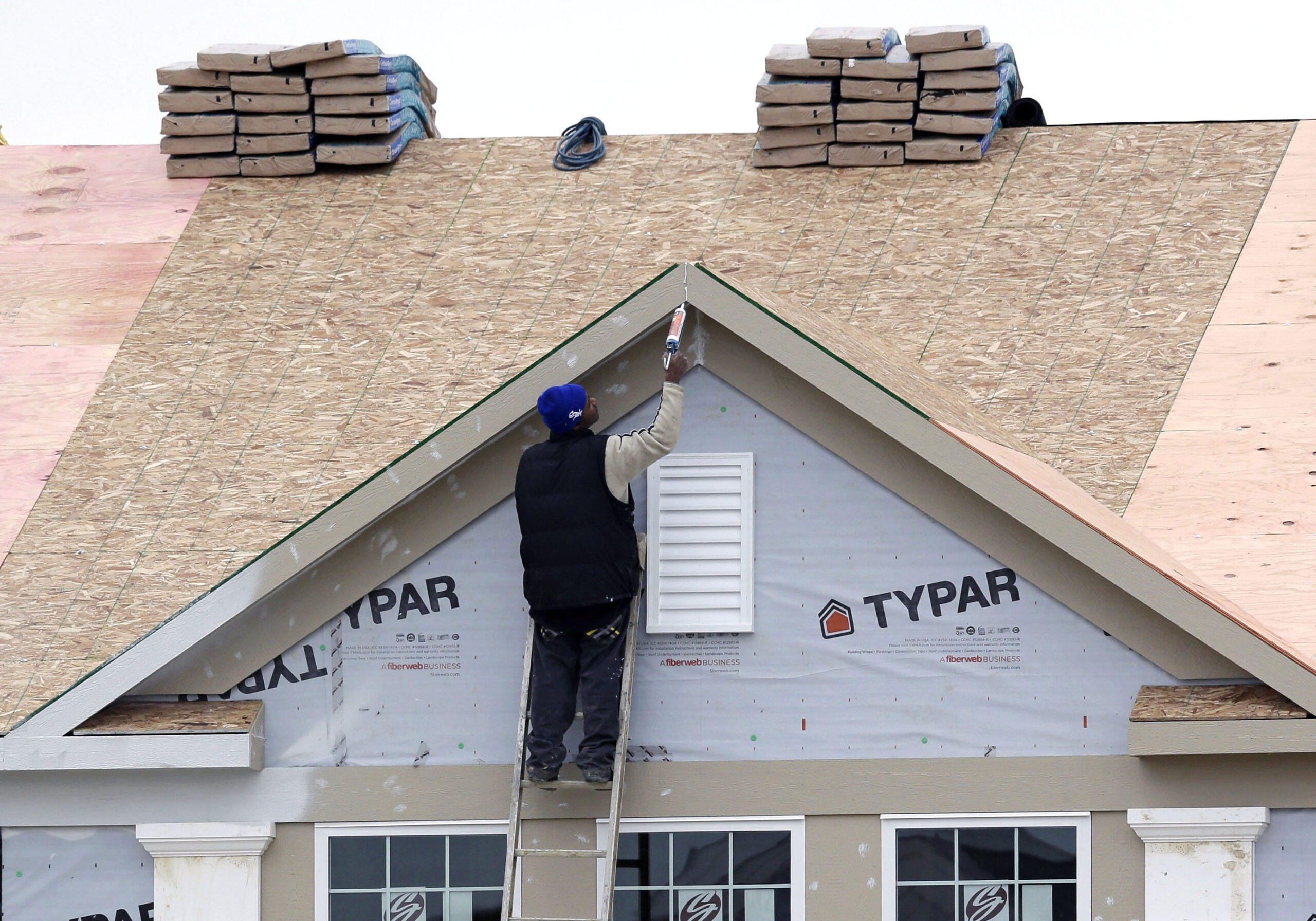 US sales of new homes slipped 2.1 percent in Nov.