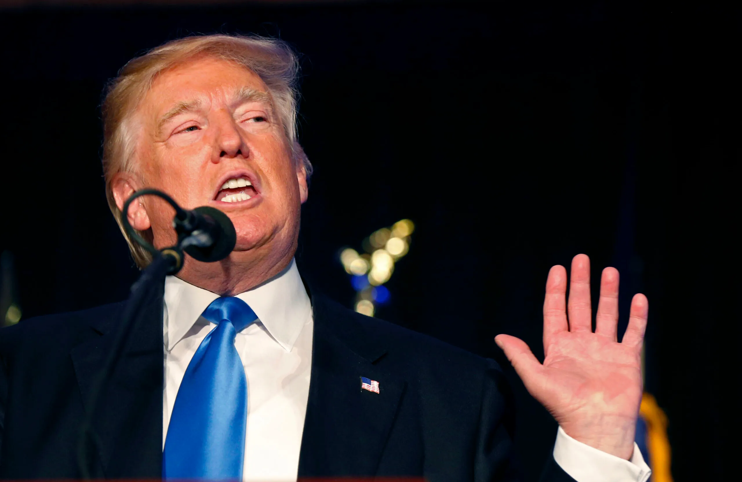 Trump quotes tweet linking Clinton to senator who was in KKK