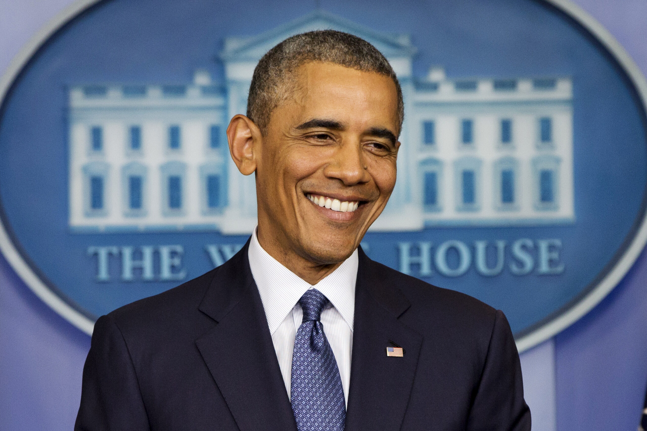 Obama kicks off birthday weekend golfing with pals