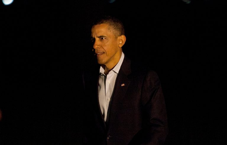 WASHINGTON, DC - MARCH 22: U.S. President Barack Obama walks toward the White House on March 23, 2012  in Washington, DC after returning from his travel to the Middle East. Obama wrapped up his Mideast visitwith a walking tour in the ancient city of Petra.  (Photo by Aude Guerrucci-Pool/Getty Images)