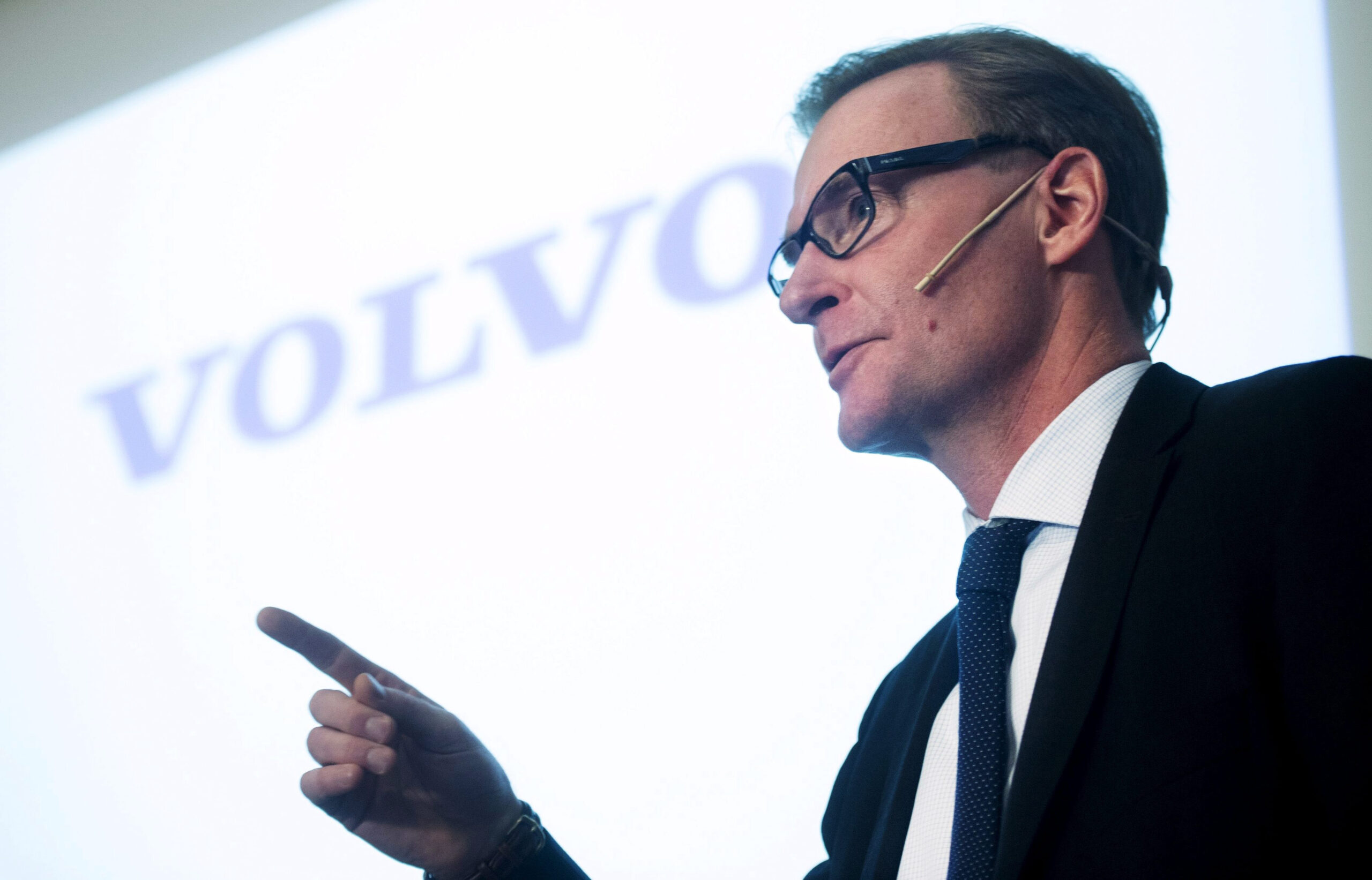 Volvo to cut 4,400 jobs in 2014