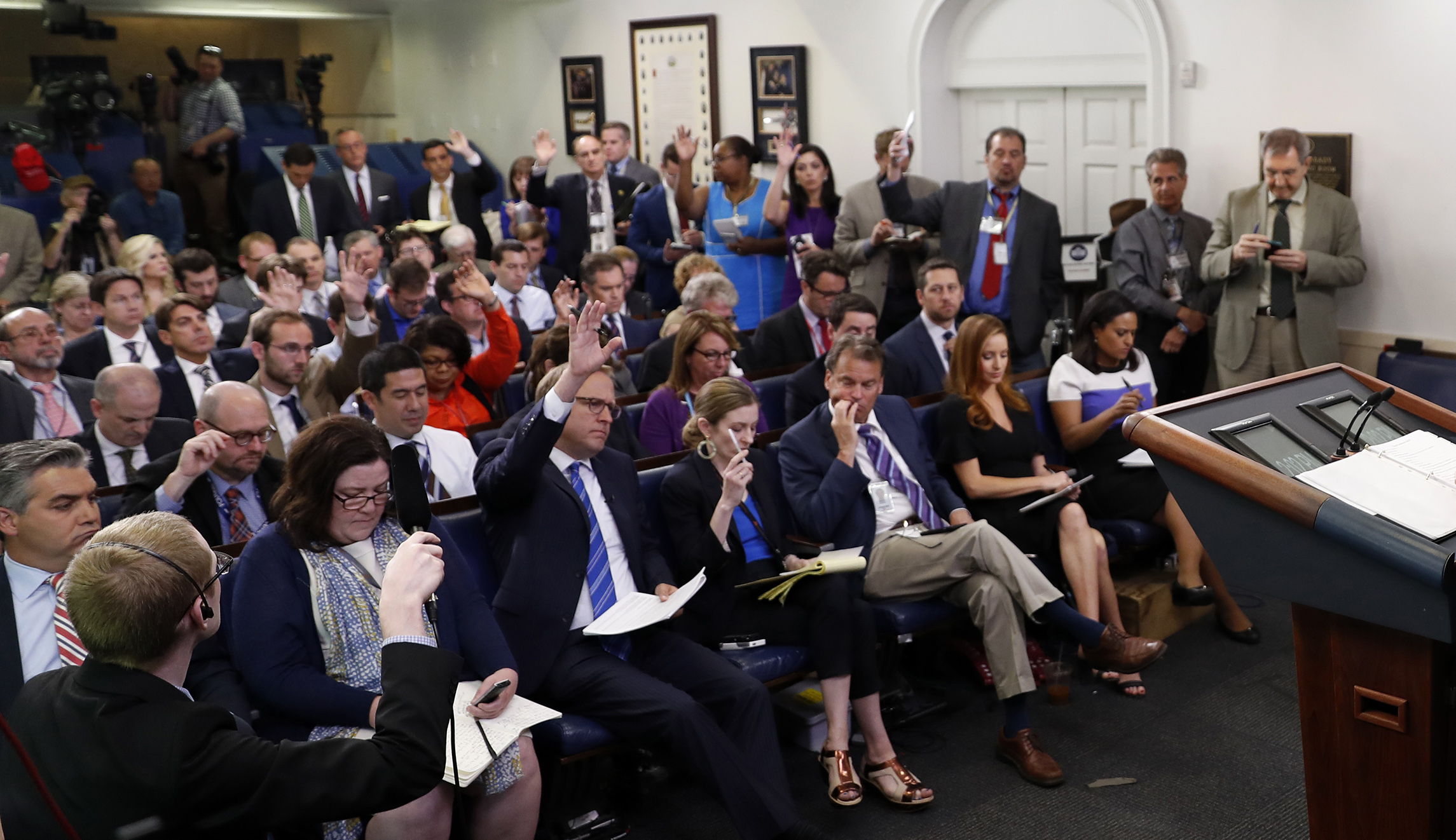 White House reporters have 12 questions on Trump’s ‘face-lift’ tweet, 9 on other issues