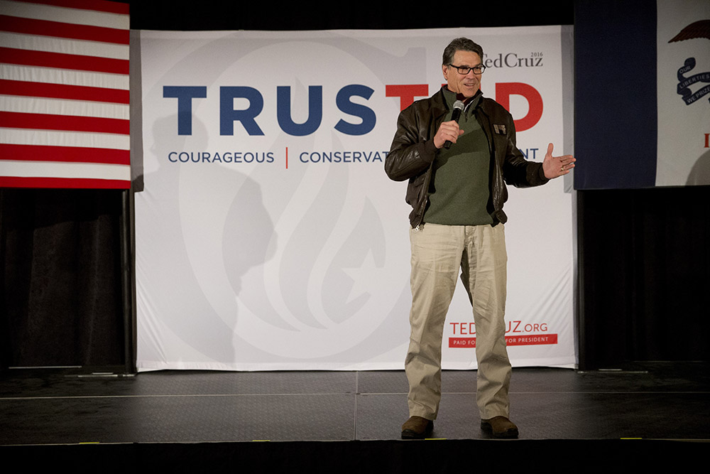 Perry touts Cruz as principled conservative amid attacks