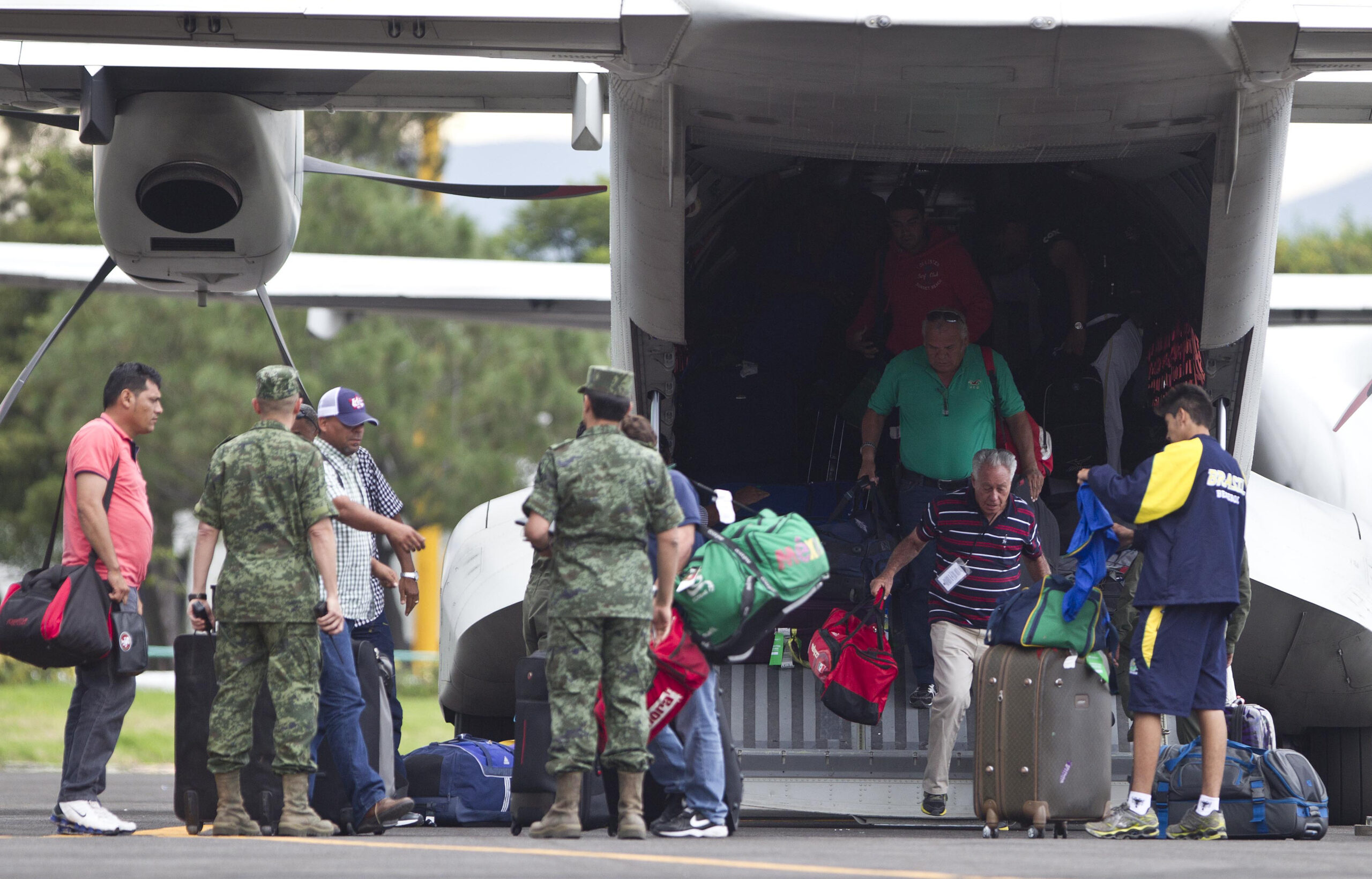 Mexico airlifts tourists after Hurricane Odile