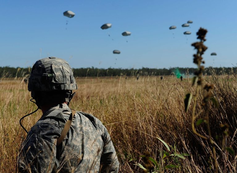 A U.S Paratrooper from 4/25th Infantry Division looks on as other members of his unit make a jump from a C-17 Globemaster as part of exercise Talisman Sabre on July 8, 2015 in Rockhampton, Australia. (Photo by Ian Hitchcock/Getty Images)
