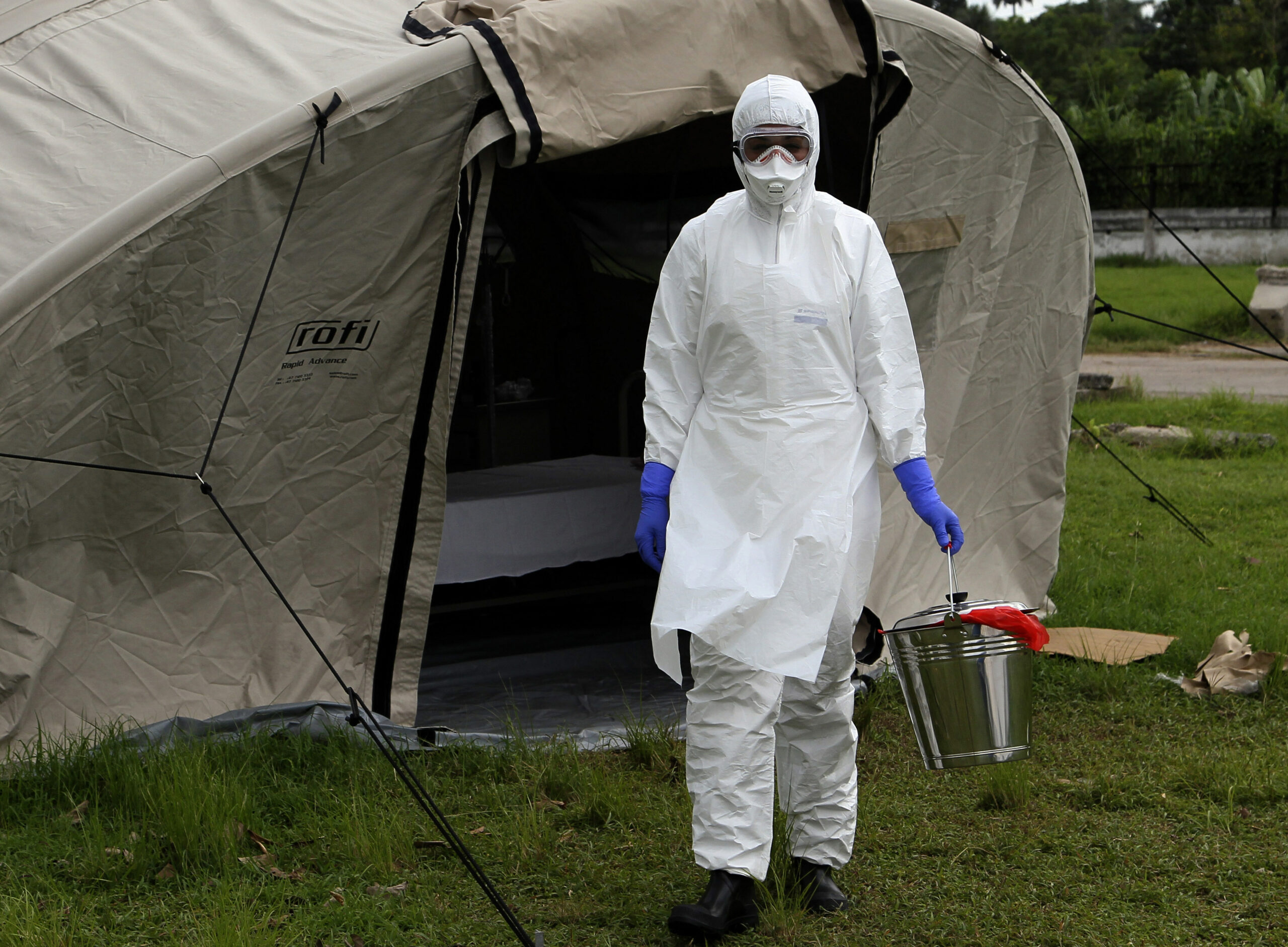 Cuba sharply expands Ebola medical mission
