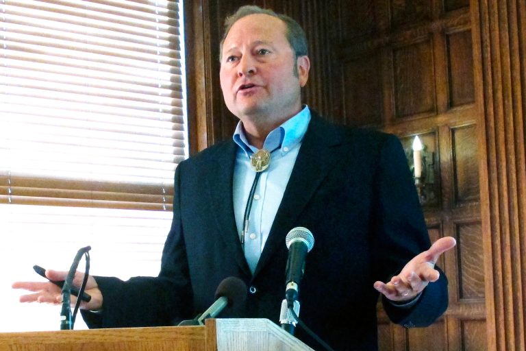 Former Montana Gov. Brian Schweitzer apologized on Facebook for his offensive comments about House Majority Leader Eric Cantor and Sen. Dianne Feinstein. (AP Photo)