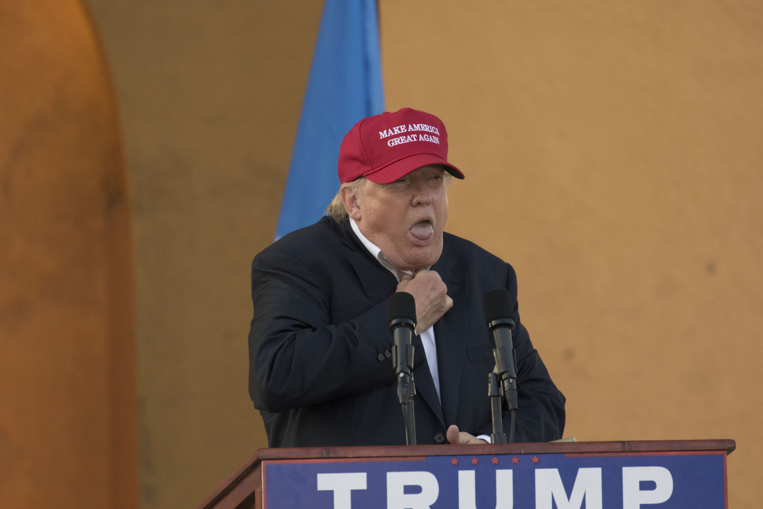 This poll shows Trump losing Iowa