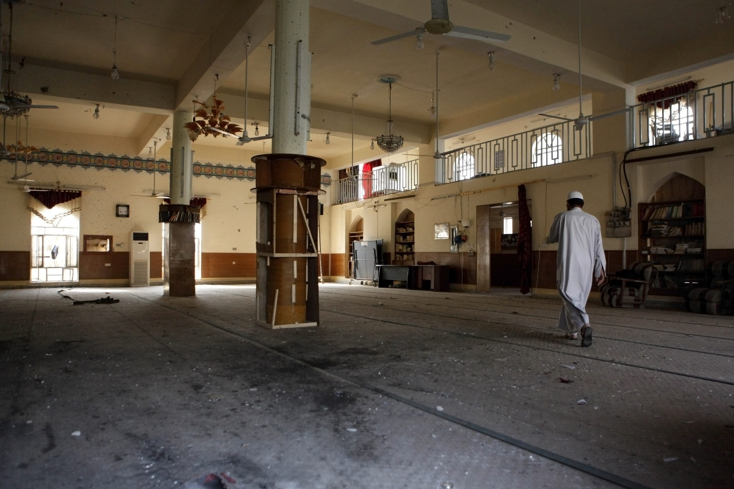 Attacks on Sunni mosques fuel fears in Iraq