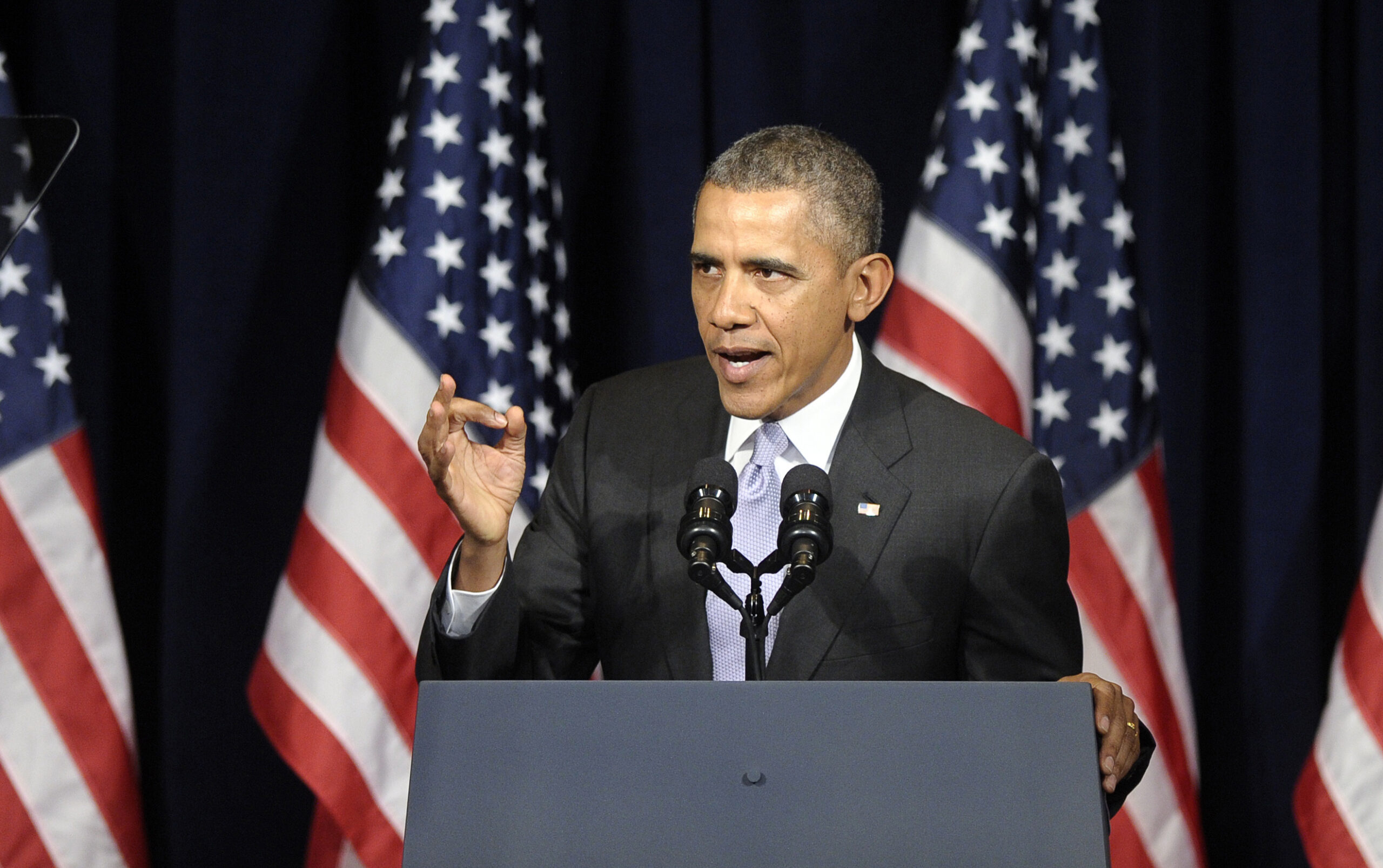 Obama frames populist theme for Dems in 2014
