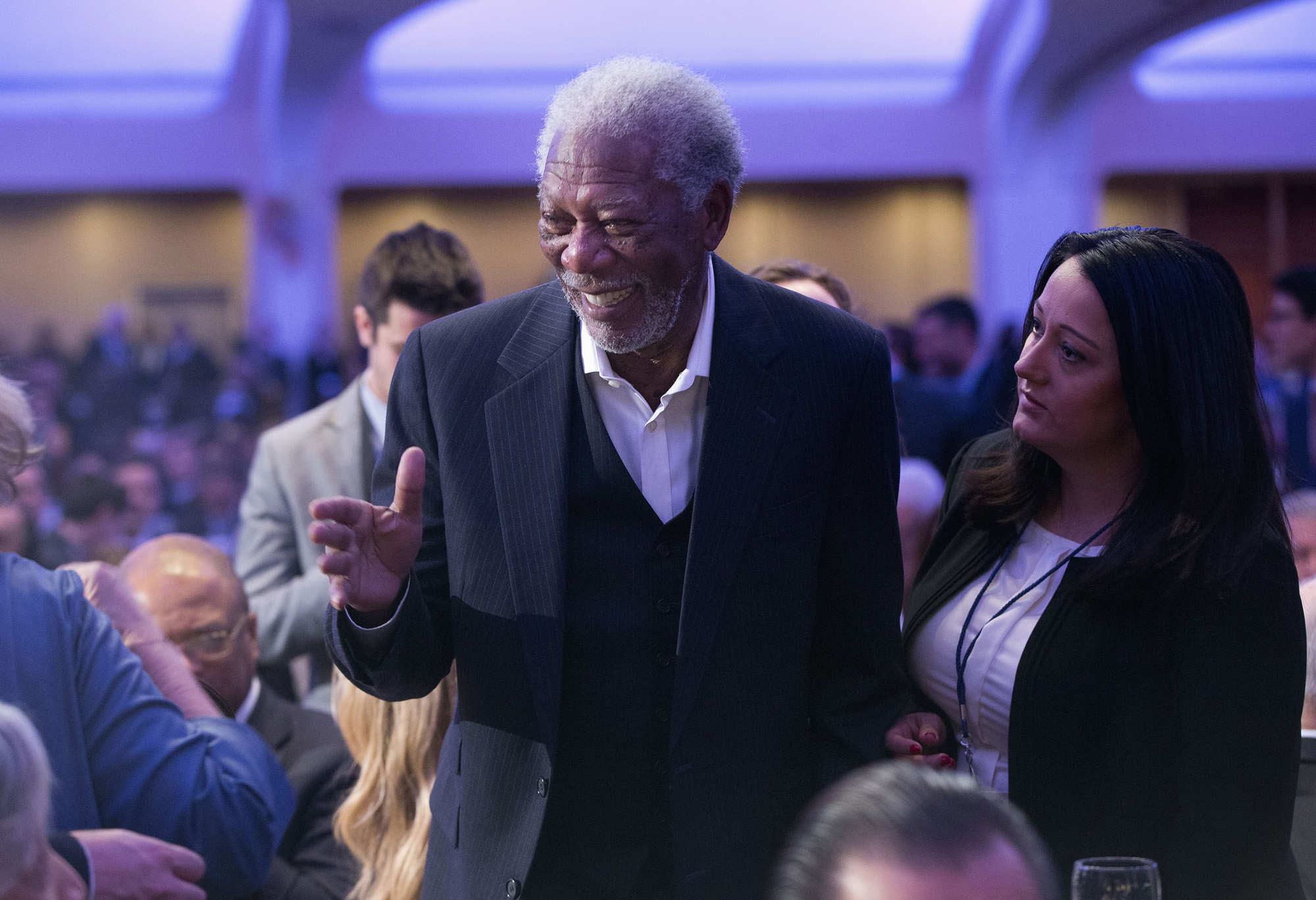 Obama eats steak with Morgan Freeman, Tom Hanks