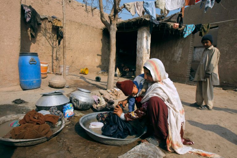 Pakistani polio strain threatens global campaign