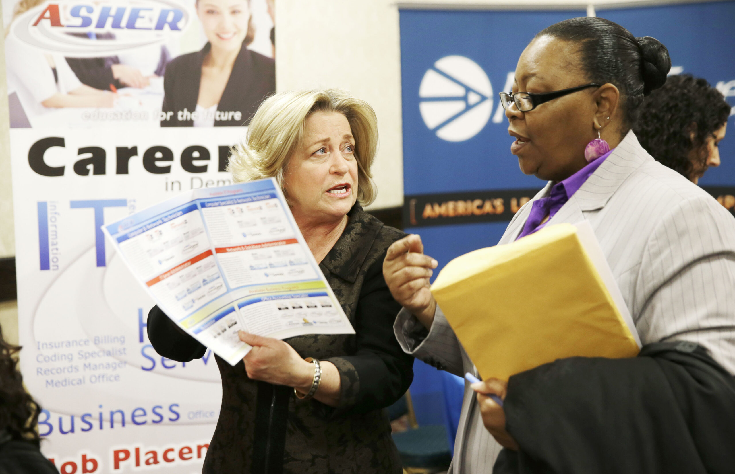 Survey: US businesses add 220K jobs in April