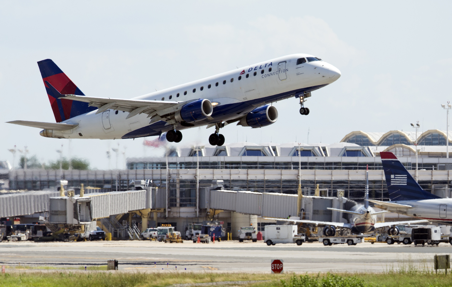 Congress, Supreme Court to lose VIP parking perk at Reagan National Airport