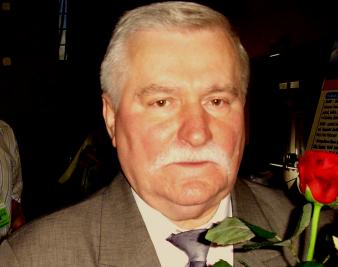 Walesa Endorses Romney