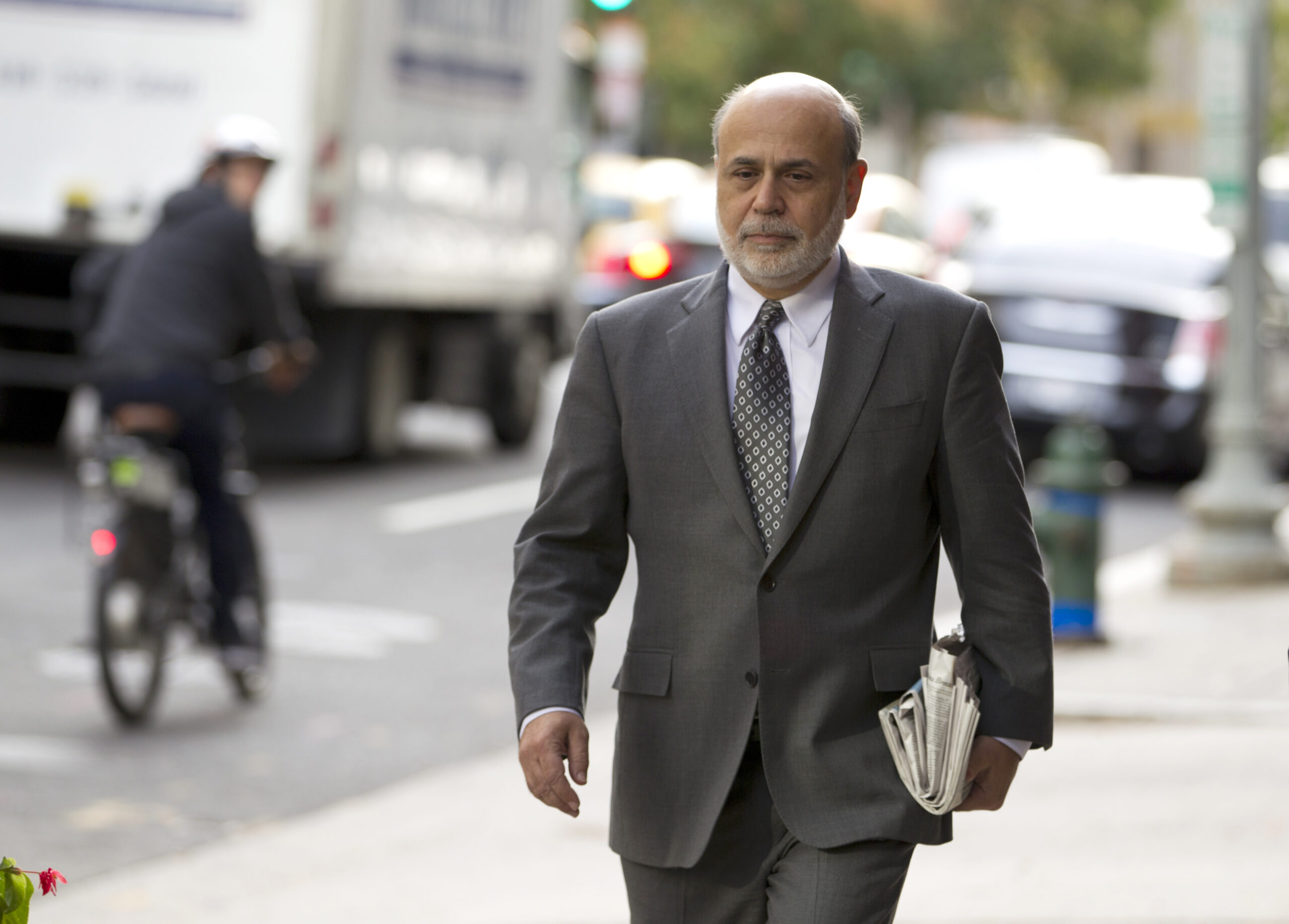 Bernanke launches blog, Twitter handle