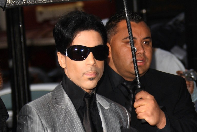 LONDON - AUGUST 15:  The artist formerly known as Prince arrives at the The Bourne Ultimatum UK film premiere at the Odeon Leicester Square on August 15, 2007 in London, England.  (Photo by MJ Kim/Getty Images)